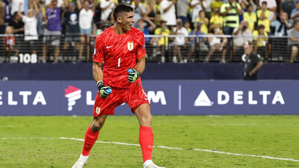 Rochet defende pênalti, elimina o Brasil e recebe prêmio na Copa ...