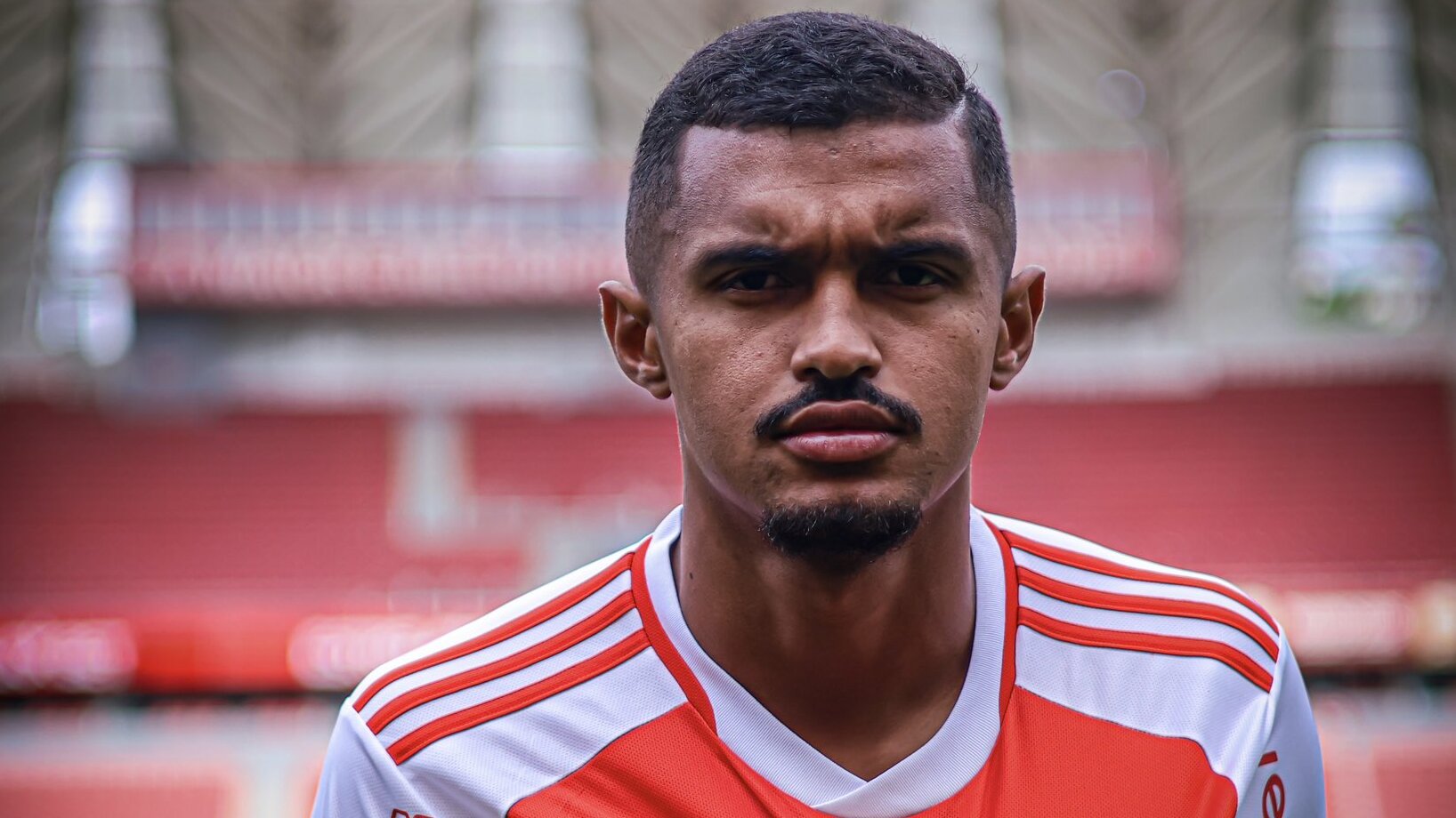 Veja lances de Clayton Sampaio, zagueiro anunciado pelo Inter