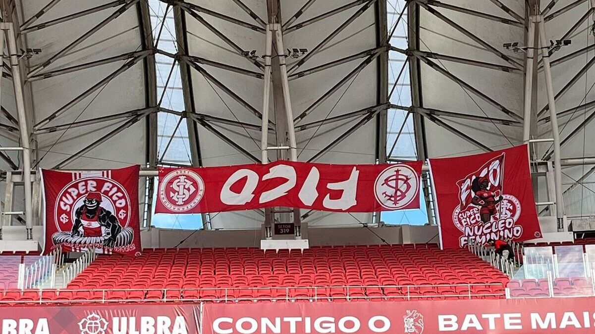 Super Fico faz protesto e divulga nota oficial sobre a fase do Inter