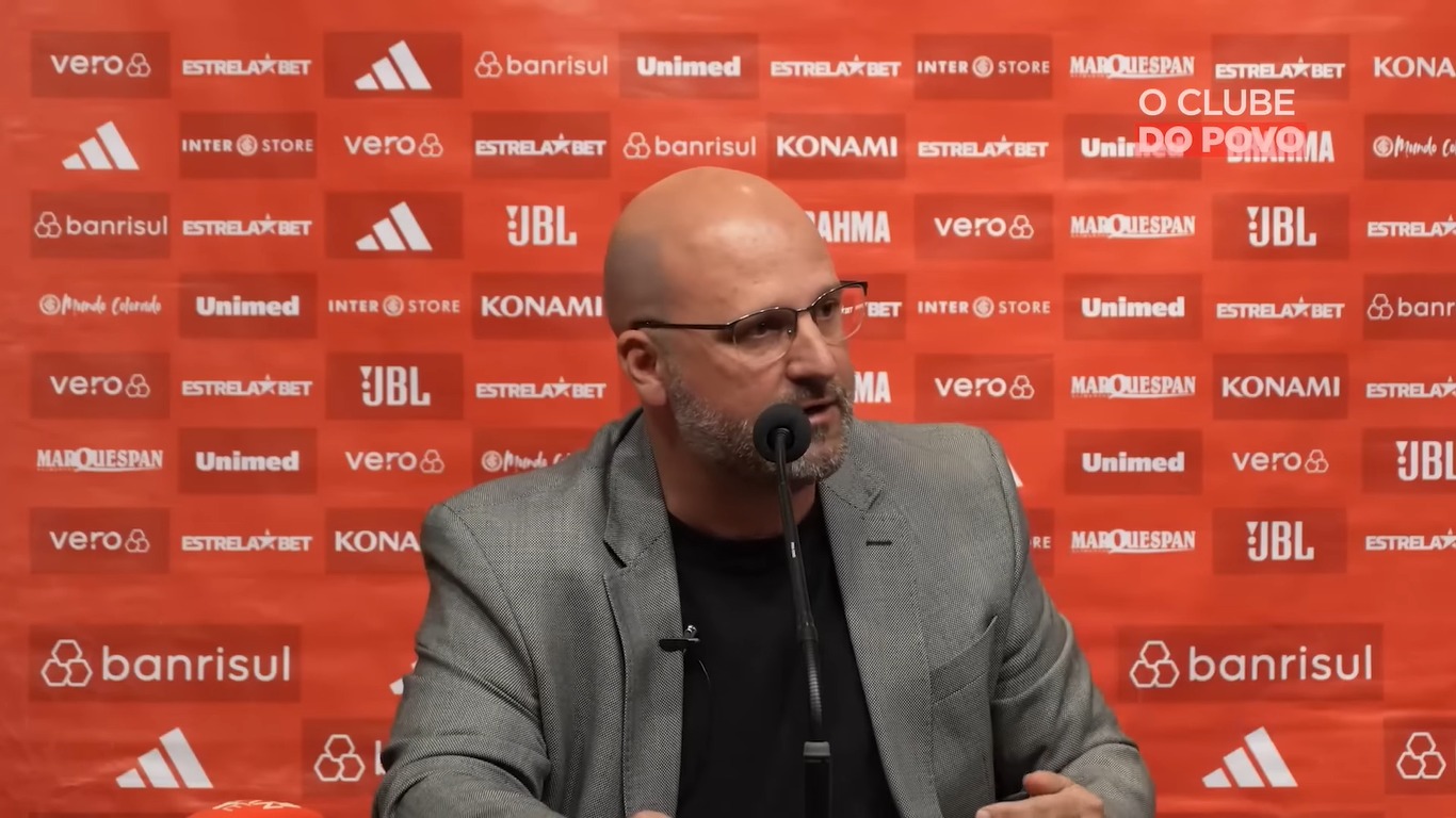 Clima esquenta no Rio: Vice do Inter rebate repórter após goleada e defende Roger Machado
