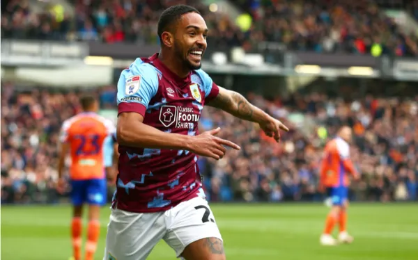 Portal revela mais um clube do Brasil na briga por Vitinho, lateral do Burnley