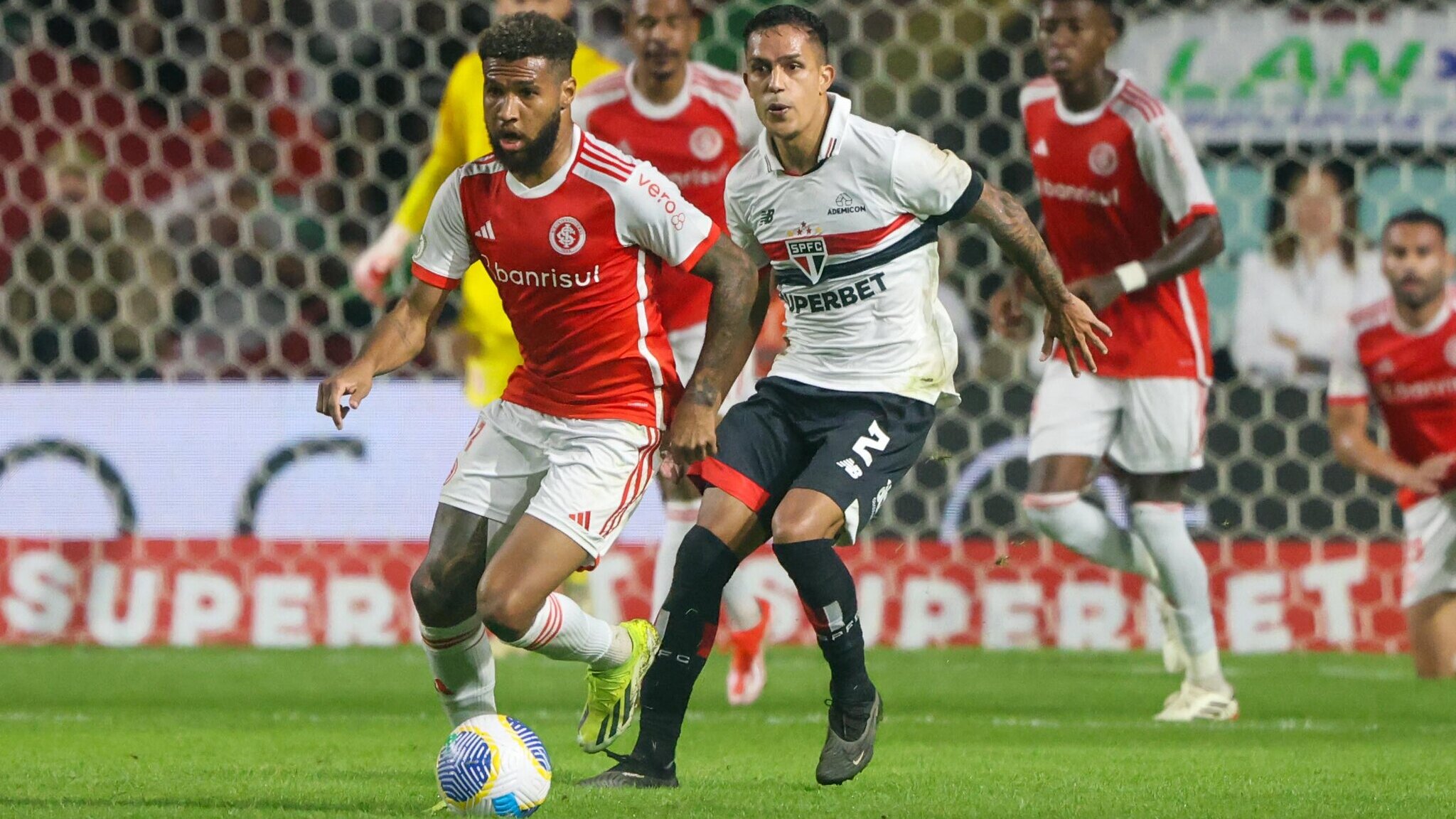 Inter enfrenta o São Paulo neste domingo; confira as principais informações para acompanhar o duelo