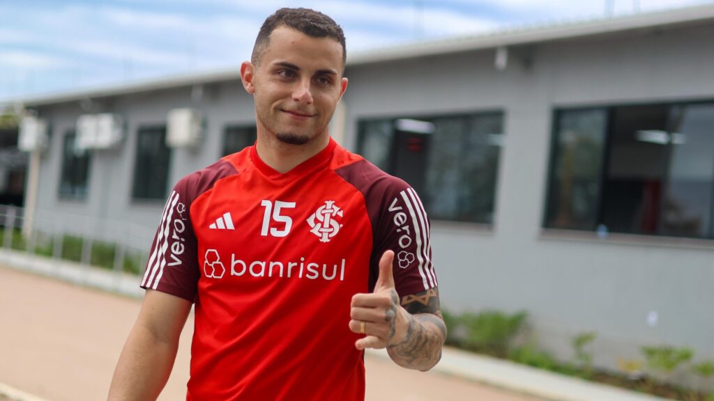 A mudança estudada pelo Inter sobre Bruno Gomes diante da evolução de Braian Aguirre