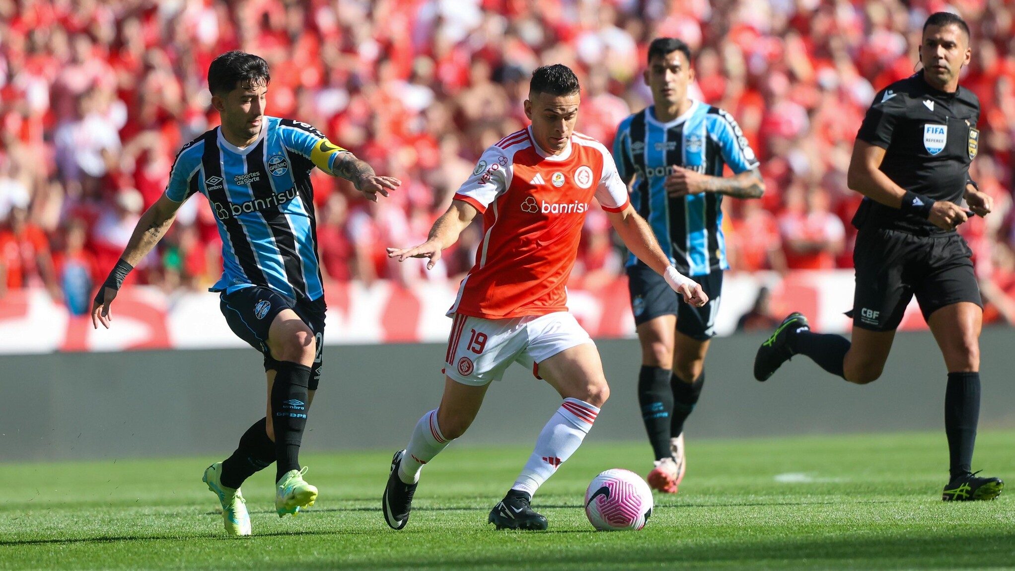 Com gol de Borré, Inter vence o clássico Gre-Nal 443