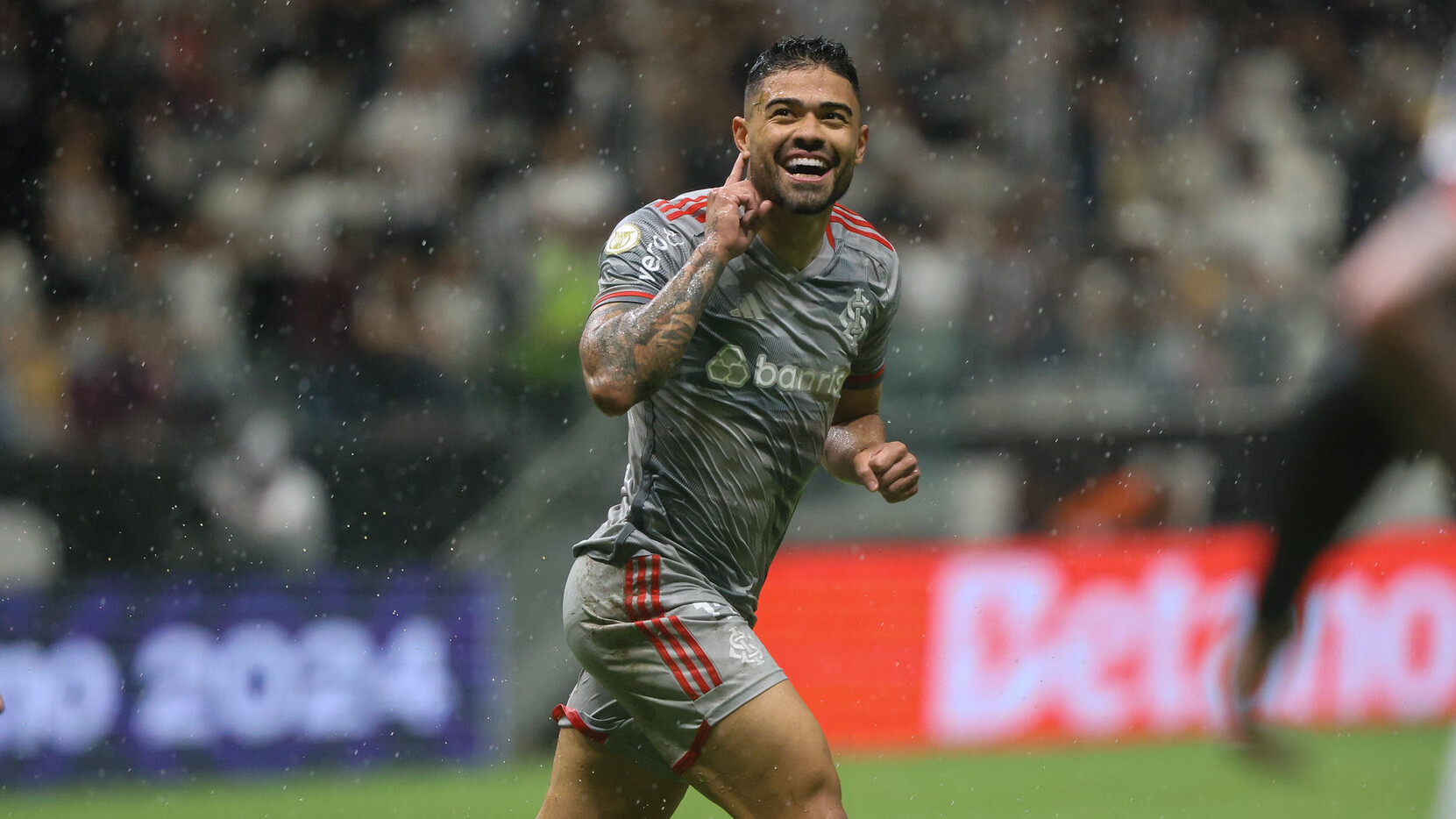 “É o caminho”; o aviso de Bruno Tabata após a vitória do Inter contra o Atlético-MG