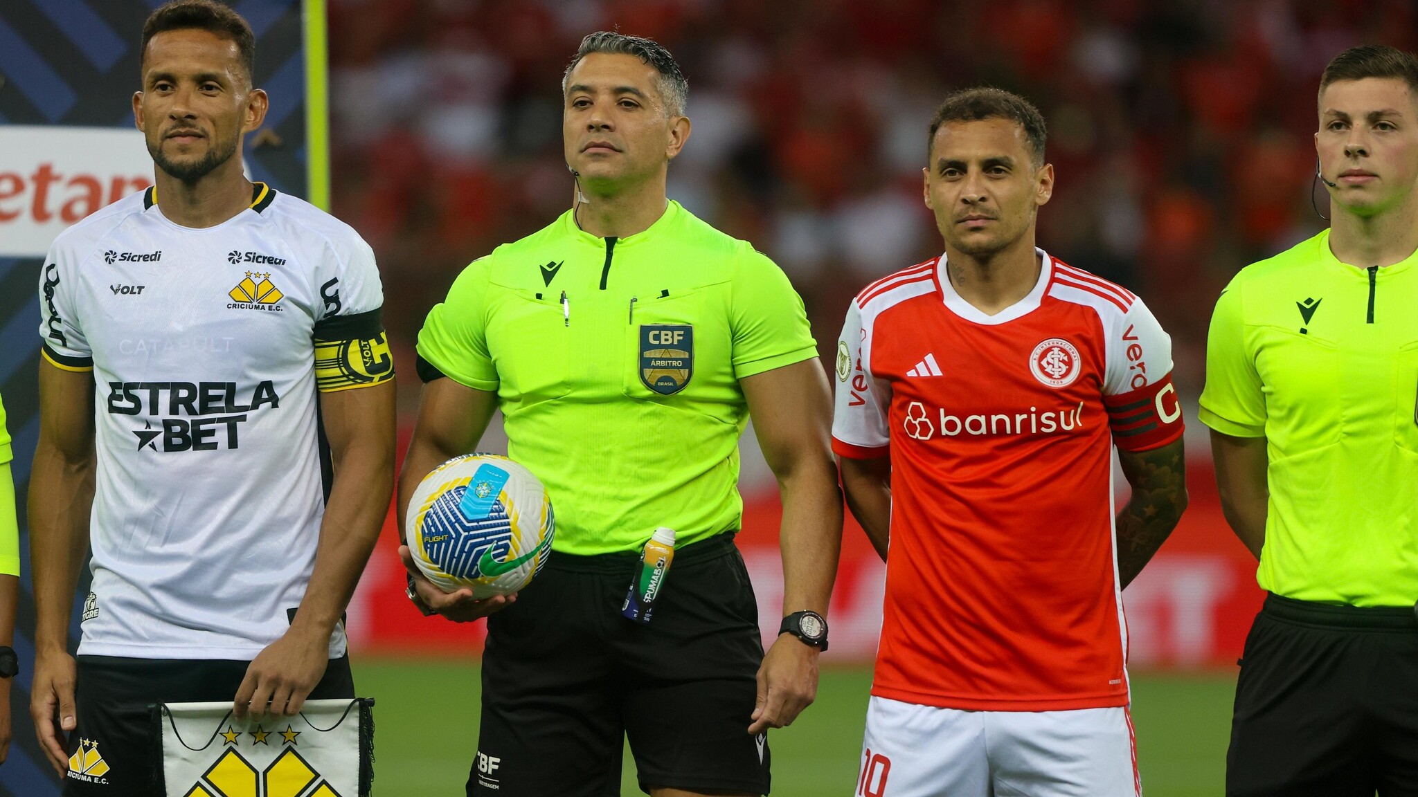 Árbitro explica expulsão e relata ofensas proferidas por membro da comissão técnica do Inter