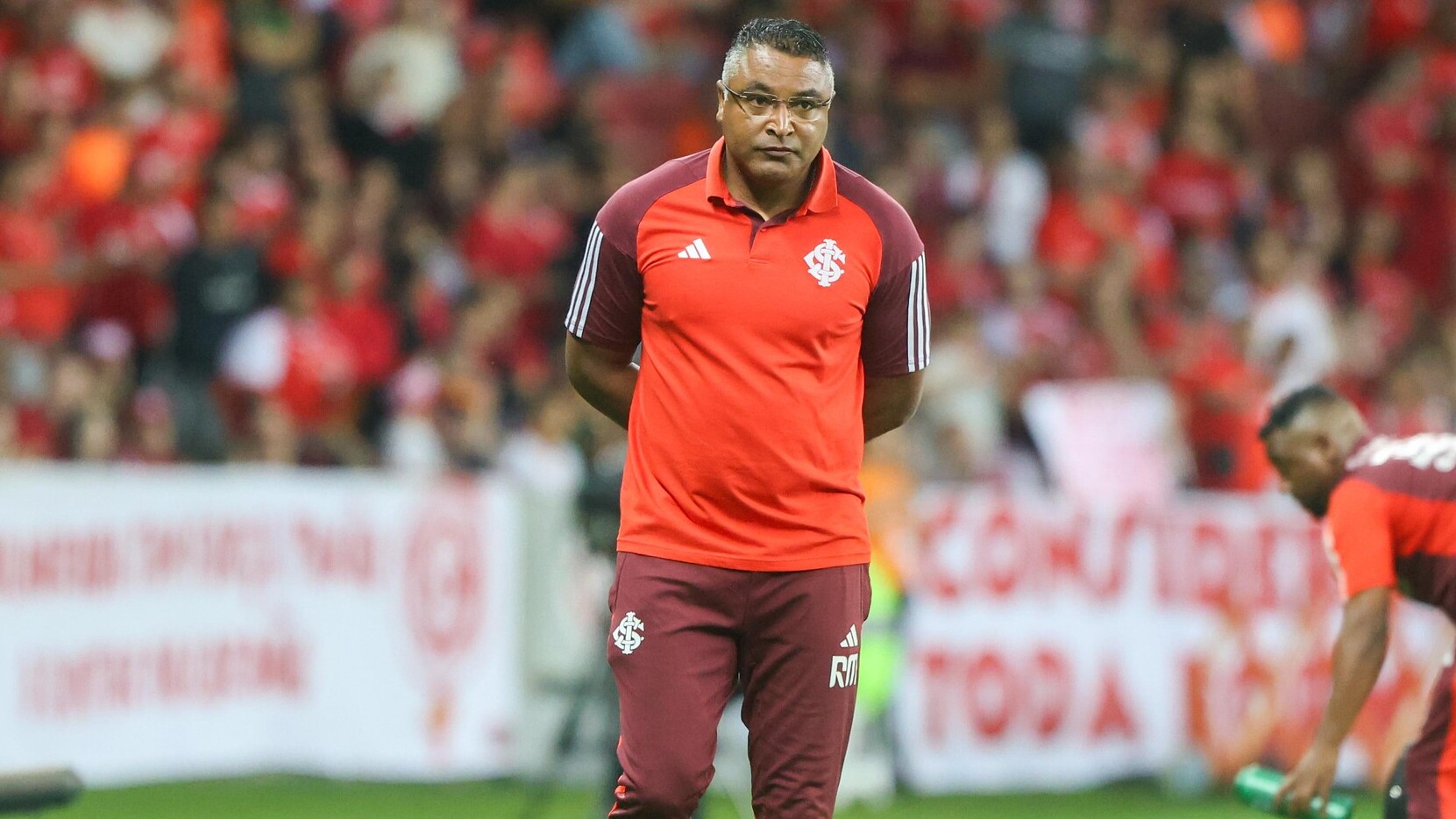 Titular sente no treino e vira dúvida para a partida do Inter contra o Vasco