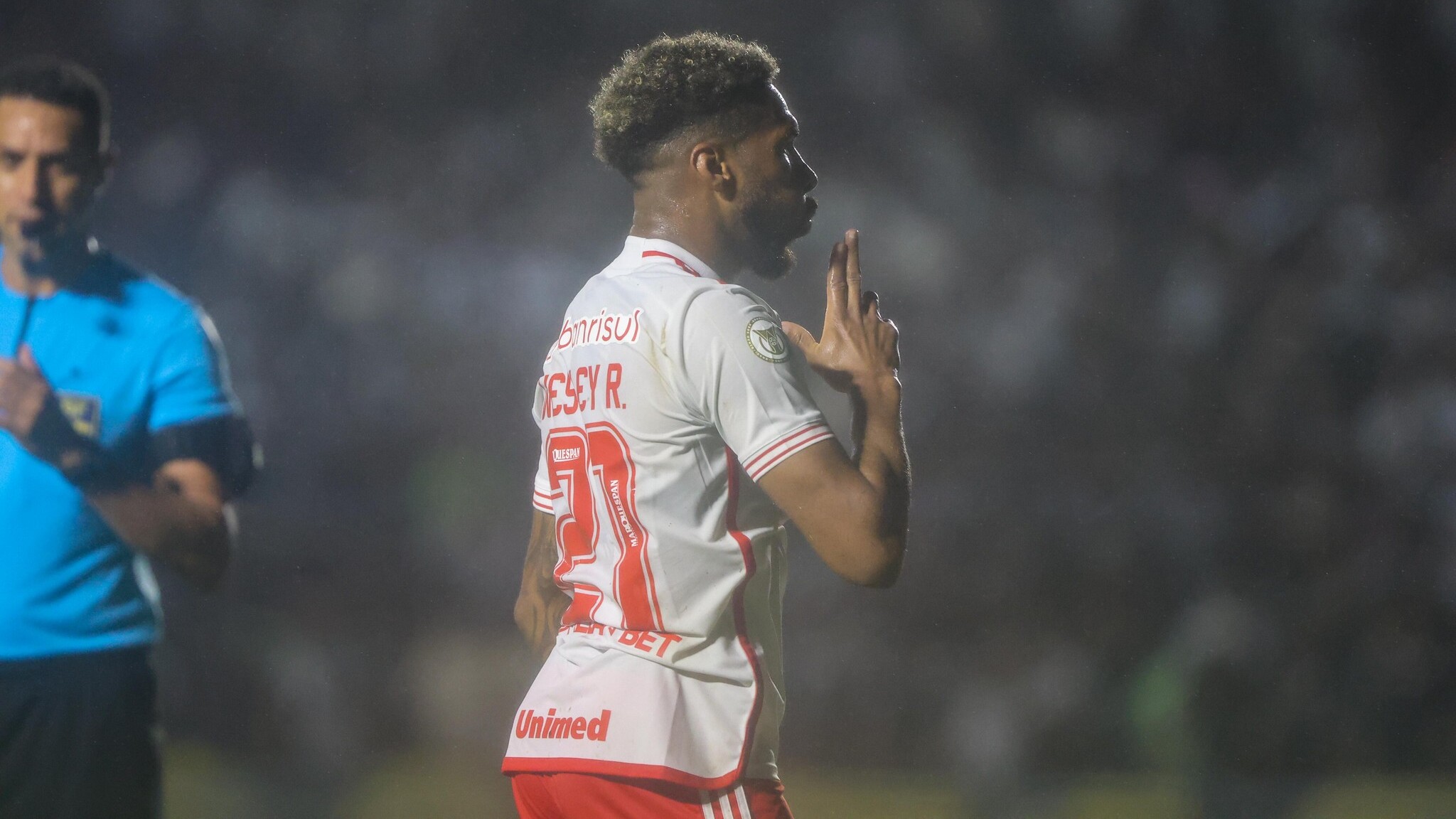 Com Wesley na disputa, relembre o último jogador do Inter que foi artilheiro do Brasileirão