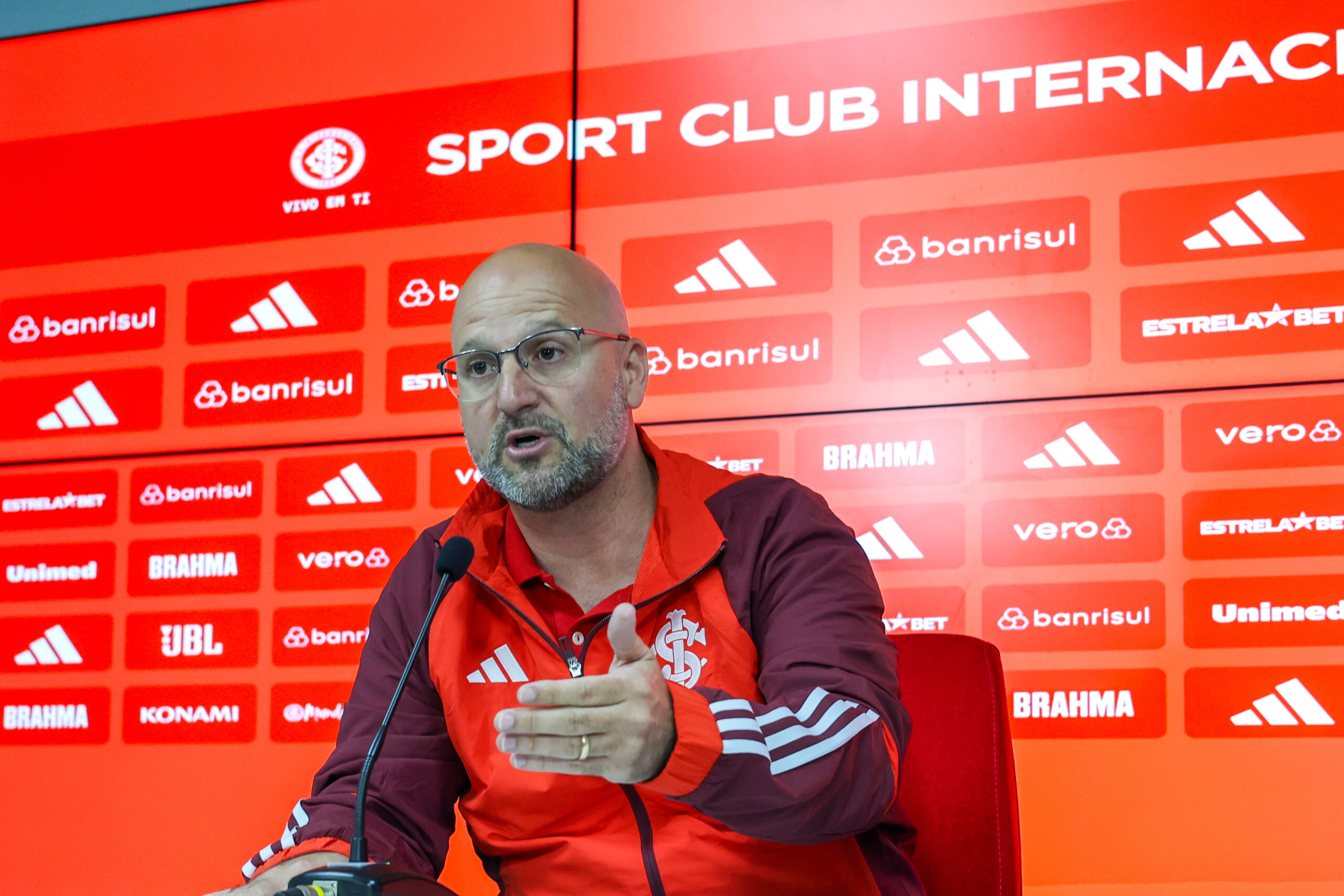 Dirigente do Inter comenta sobre permanência de Bernabei