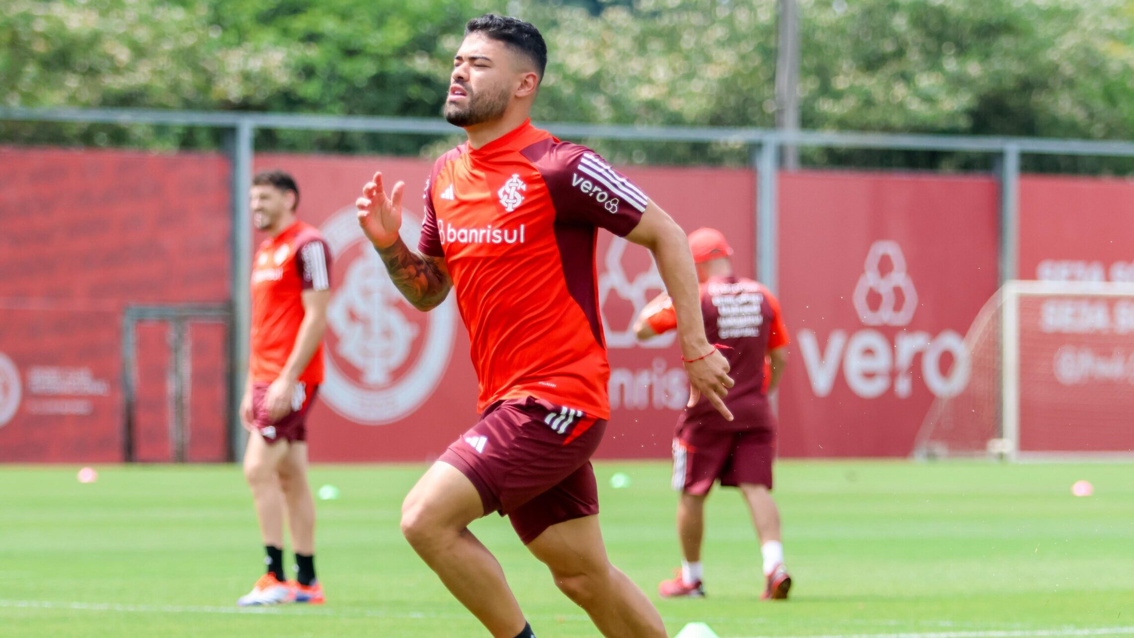 A projeção do Inter para o retorno de Bruno Tabata aos treinos