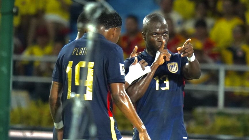 Em duelo de dupla do Inter, Equador vence Colômbia pelas Eliminatórias