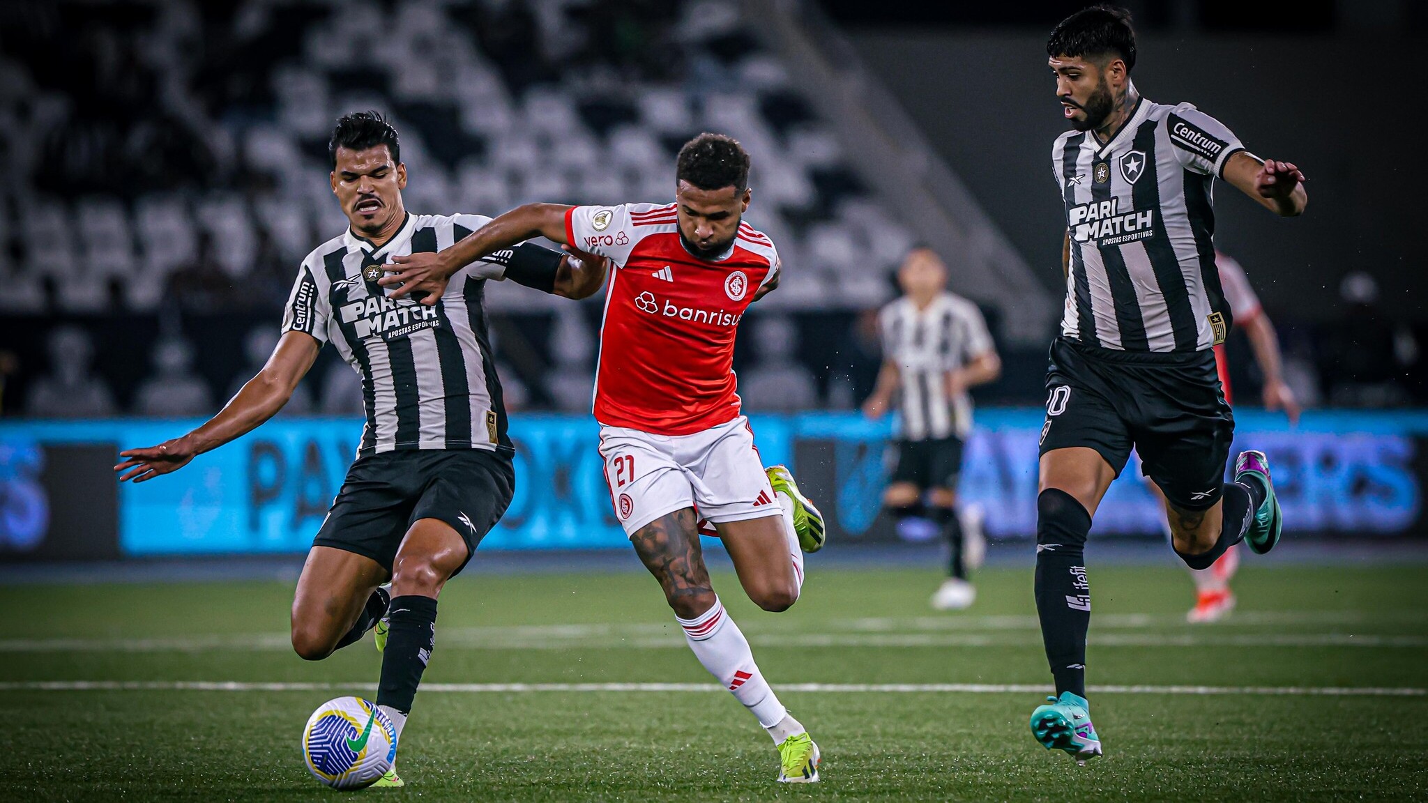 Domingo decisivo! Botafogo e Inter se enfrentam no Engenhão com histórico equilibrado – mas vantagem colorada!