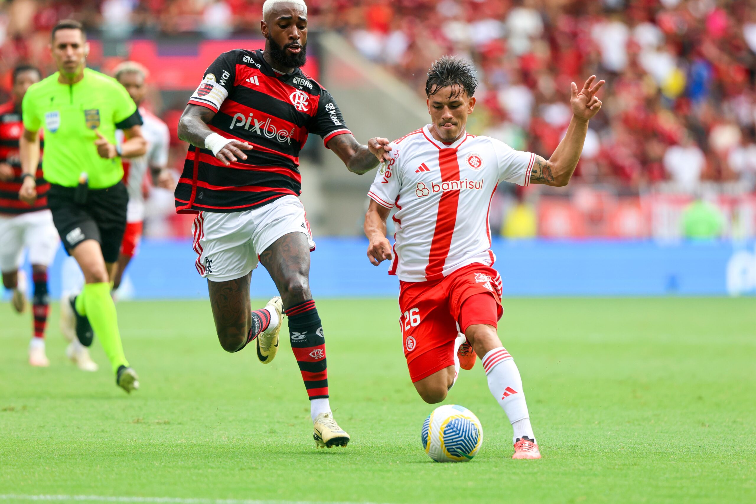 Inter perde para o Flamengo e dá adeus a briga pelo Brasileirão
