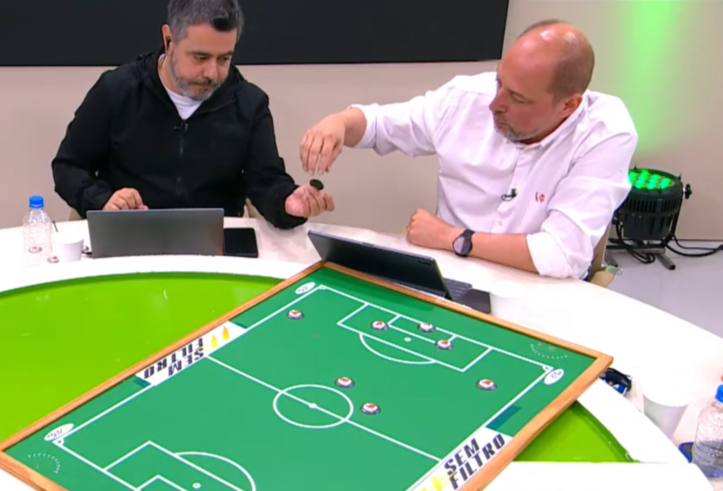 Alessandro Barcellos monta sua seleção ideal de todos os tempos do Inter em programa 