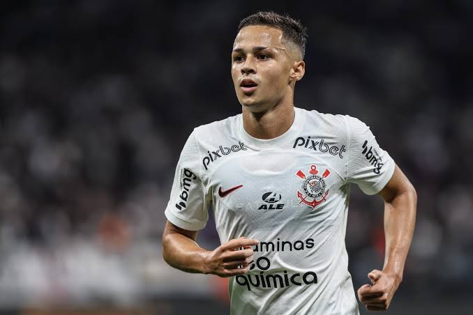 O meio-campista tentado pelo Inter nas últimas semanas 