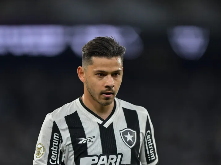 Ex-Botafogo é oferecido e Inter pode fazer investida