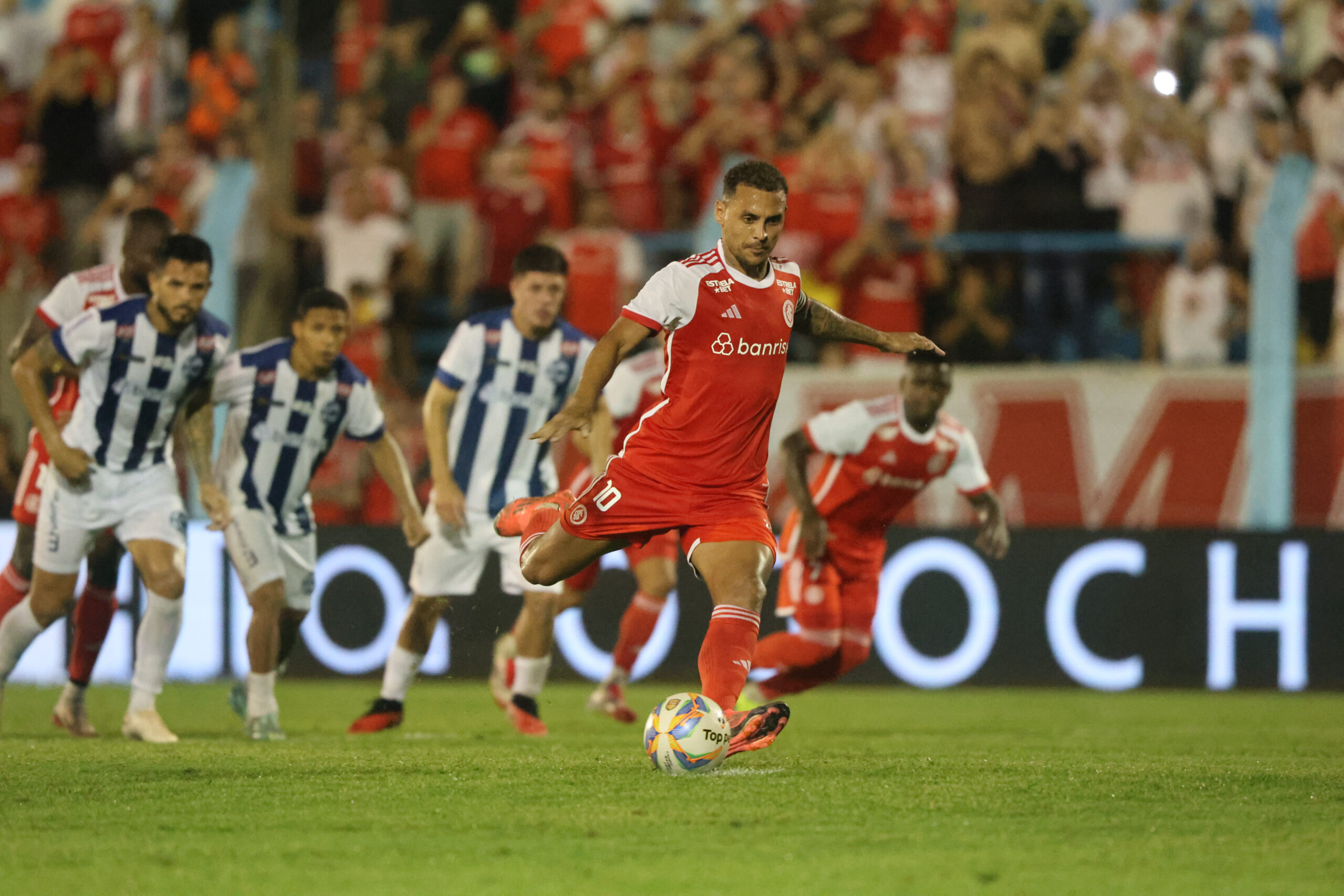 Como está sendo definida a situação do batedor de pênalti entre os jogadores