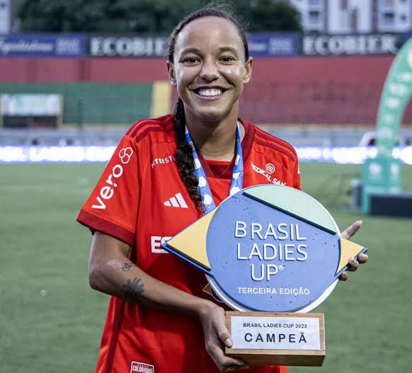 Inter negocia atleta com o Corinthians 