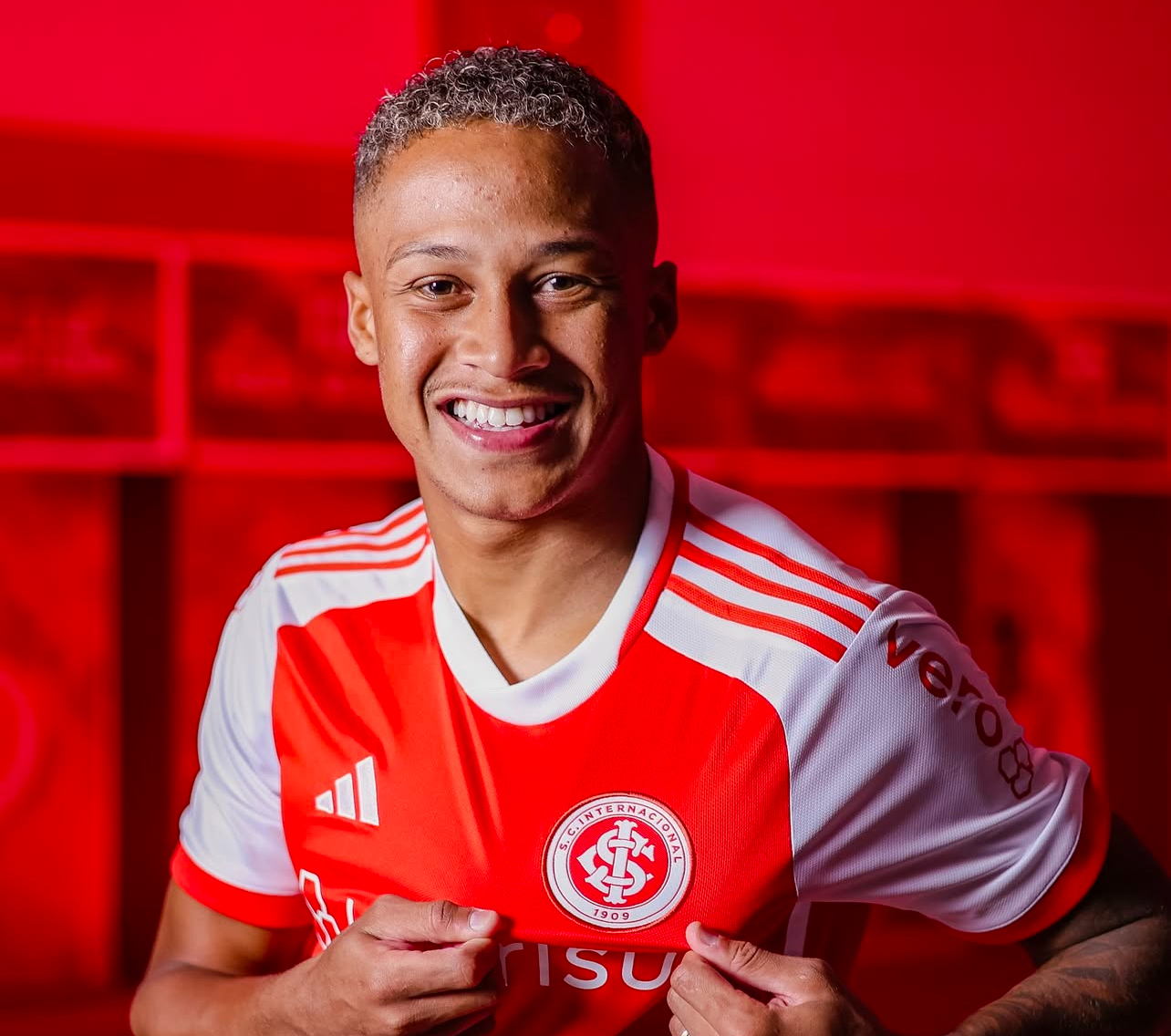 ”Não tinha o que eu pensar”: Vitinho fala sobre chegada ao Inter