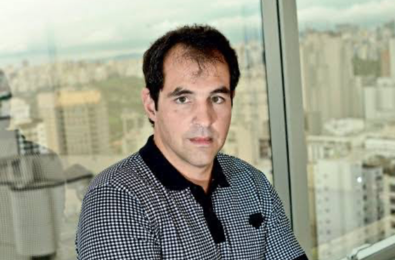 De Olho no Adversário: Empresário cobra milhões de gigante do futebol brasileiro