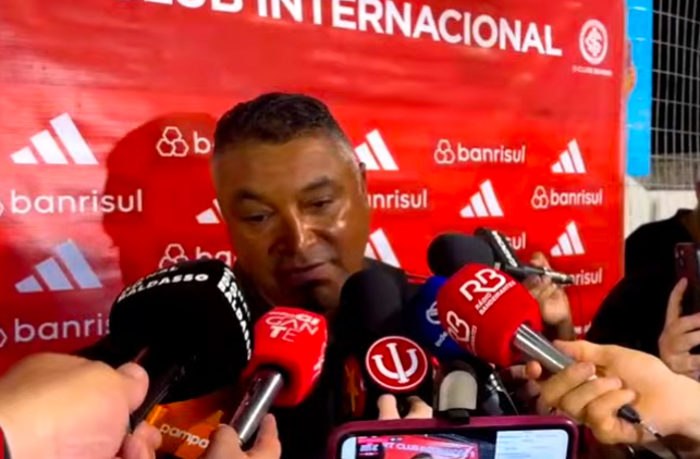Preocupa? Roger comenta lesão de Bruno Gomes