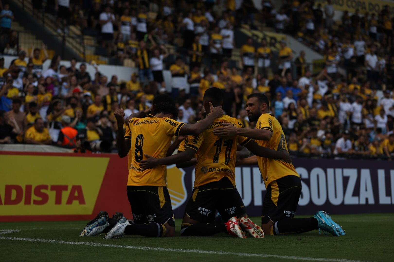 Emprestado pelo Inter, meia é campeão na estreia 