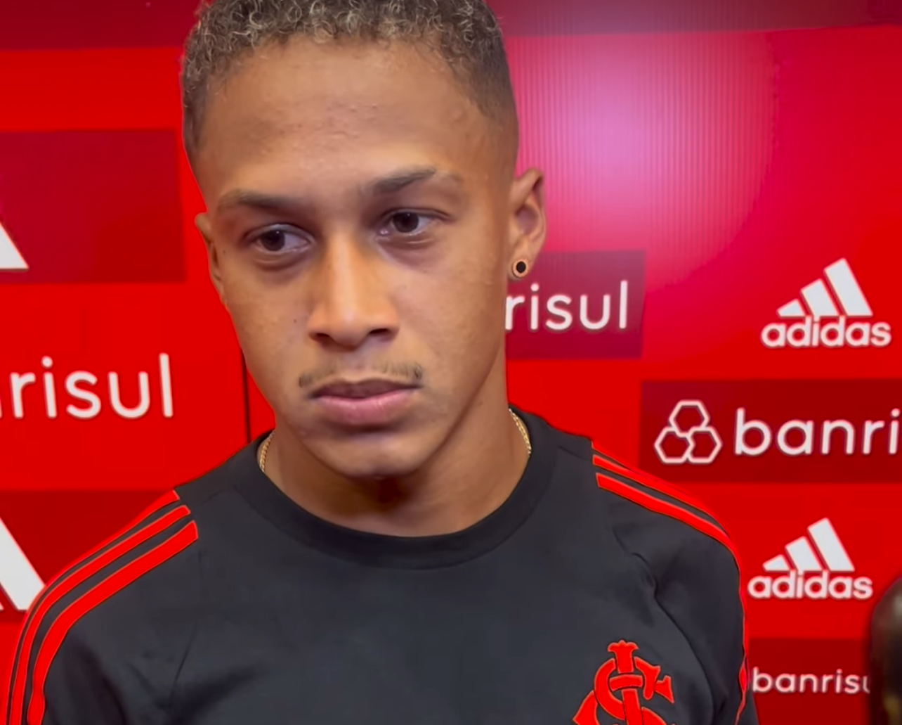 Vitinho comenta disputa por titularidade no Inter: “Disputa sadia”