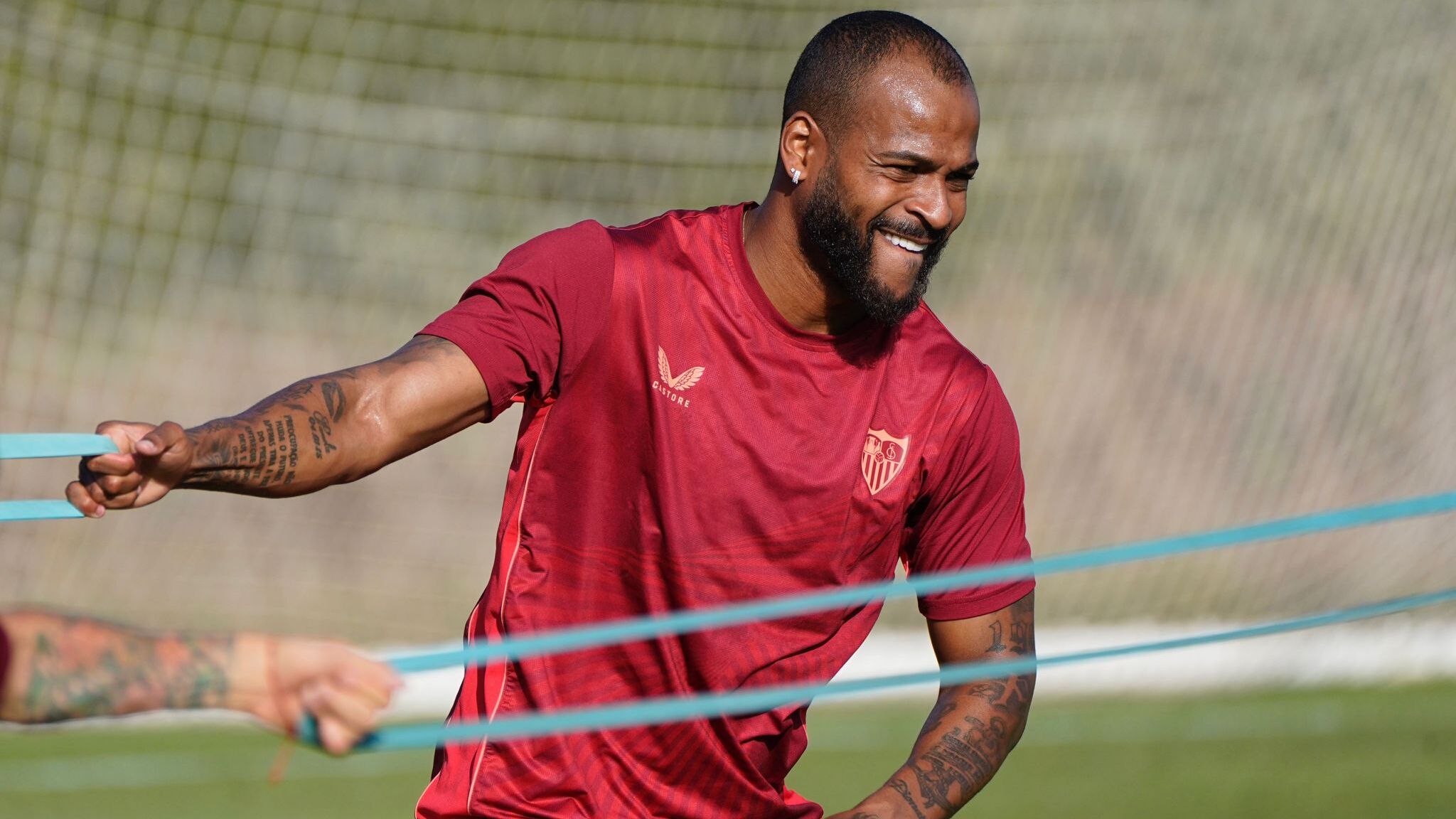 Inter busca zagueiro e tenta negociação com jogador da Europa