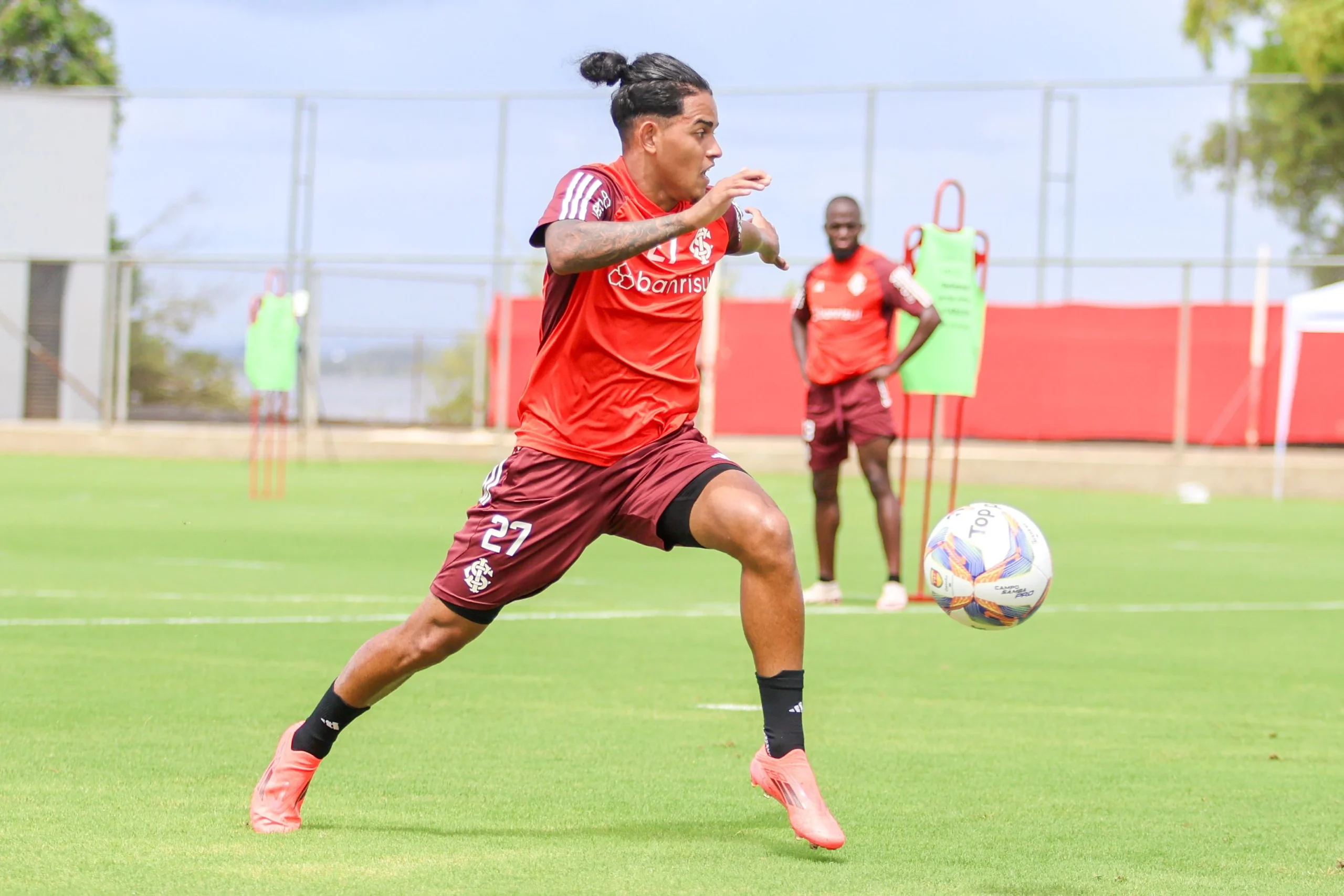 Viraliza golaço do jovem Yago Noal em treino do Inter; confira