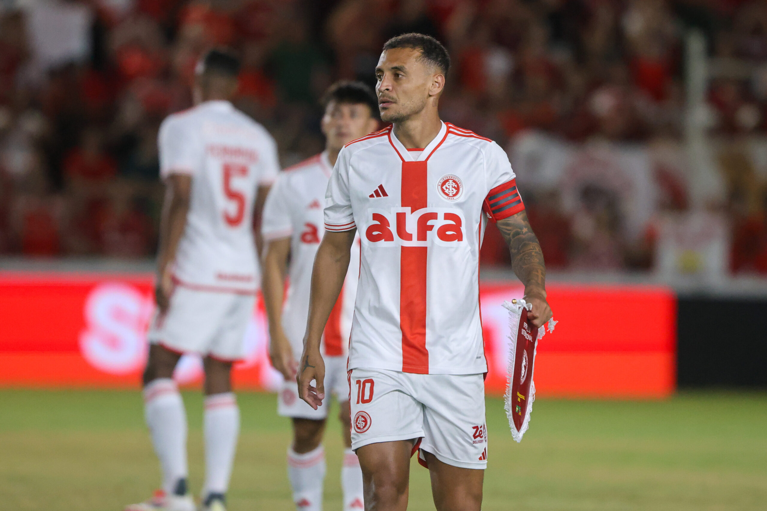 Roger avalia possível substituto para Alan Patrick