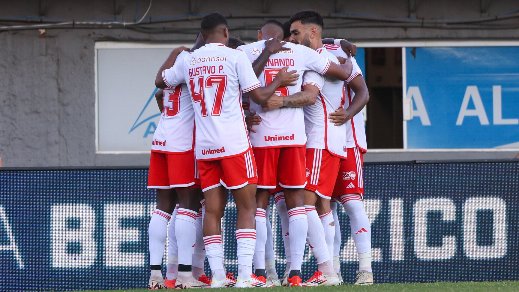 Com gols de Vitinho, Inter vence o Caxias e larga em vantagem nas semifinais do Gauchão