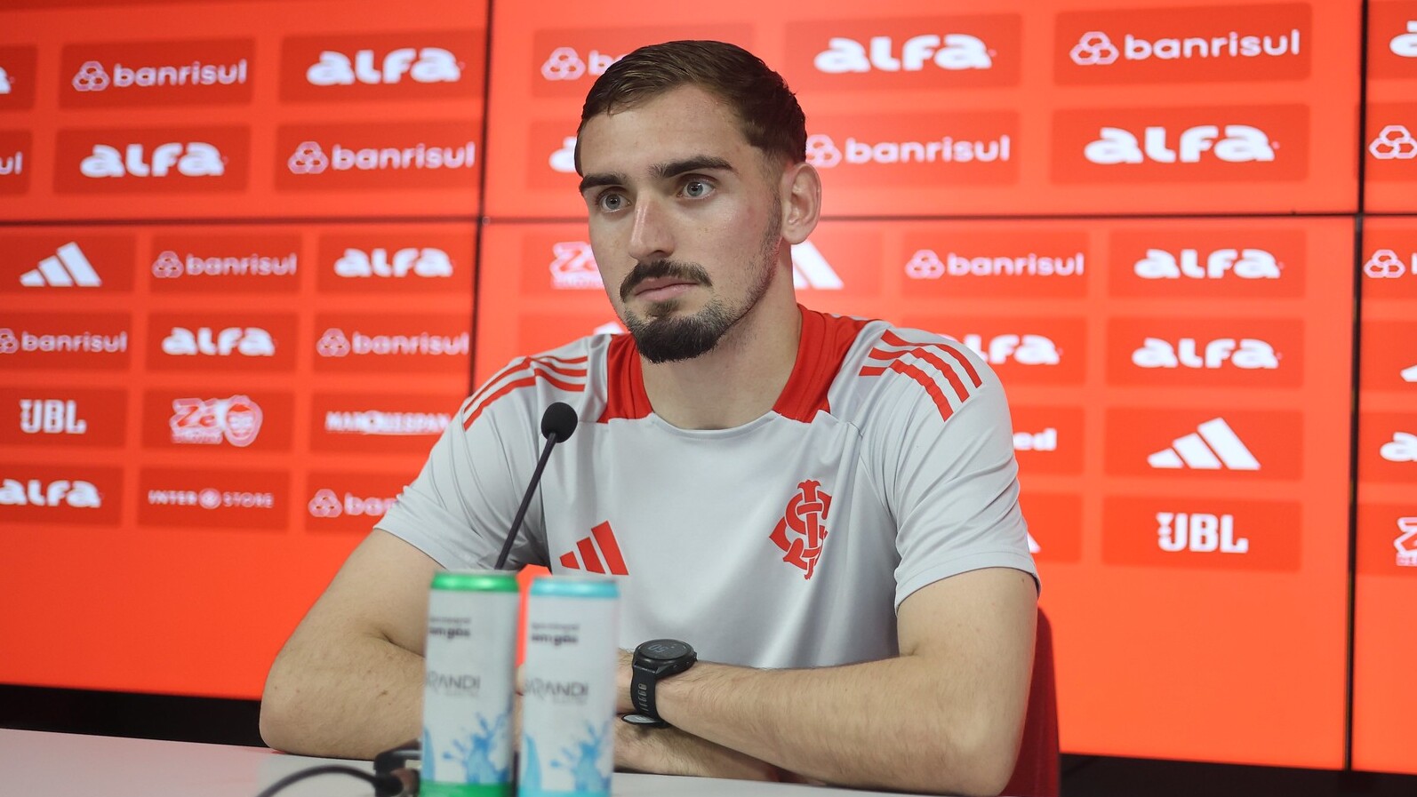 Anthoni responde sobre Rochet e destaca evolução de Victor Gabriel
