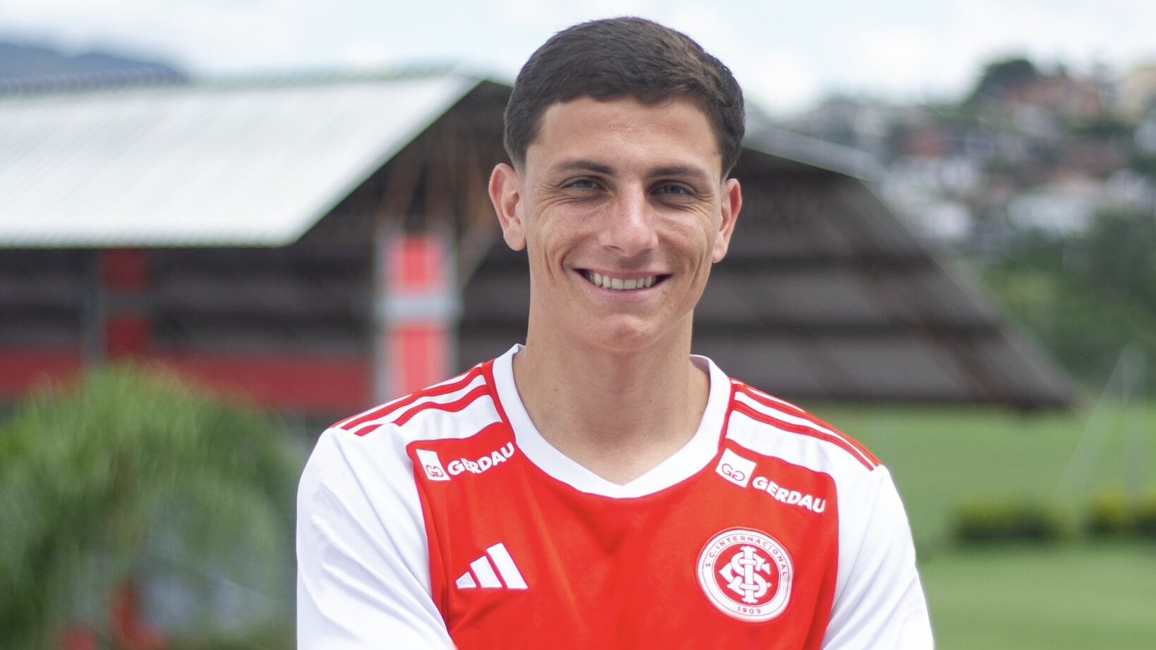 Inter confirma contratação de promessa da Chapecoense