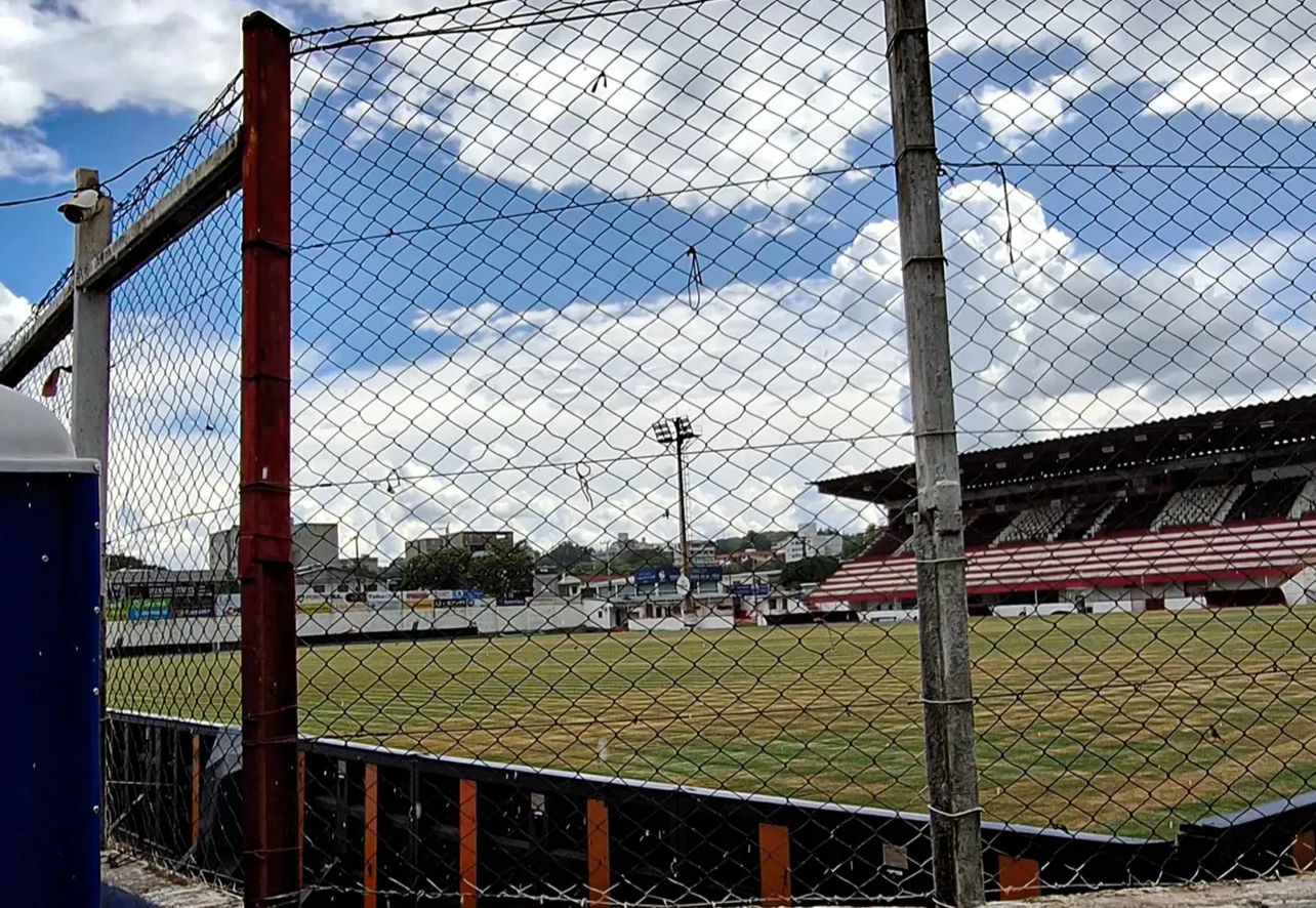 Viraliza imagem das condições do gramado para São Luiz x Inter; veja: