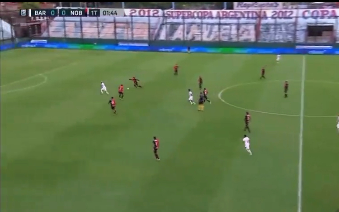 Ex-Inter tem falha bizarra em estreia e torcida não perdoa nas redes; veja o lance