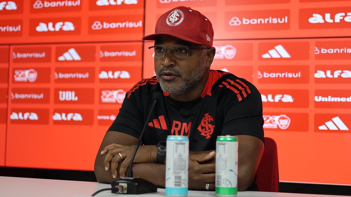 Os argumentos de Roger Machado para defender esquema com três volantes