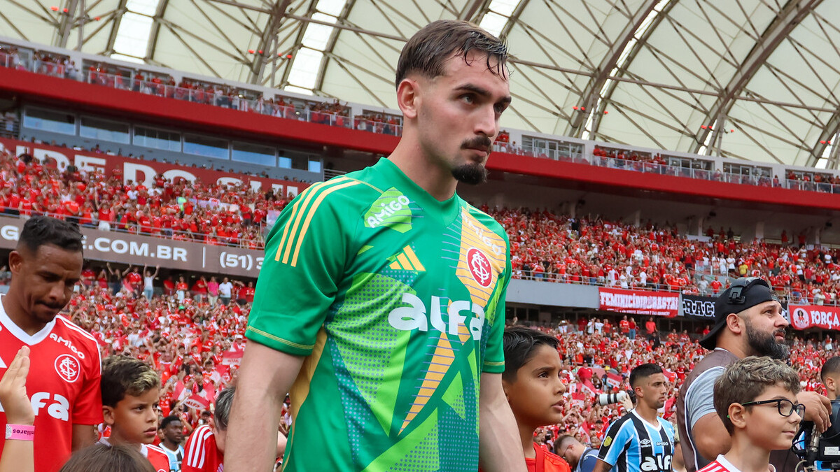 Anthoni fala sobre atual momento e perda de titularidade com retorno de Rochet