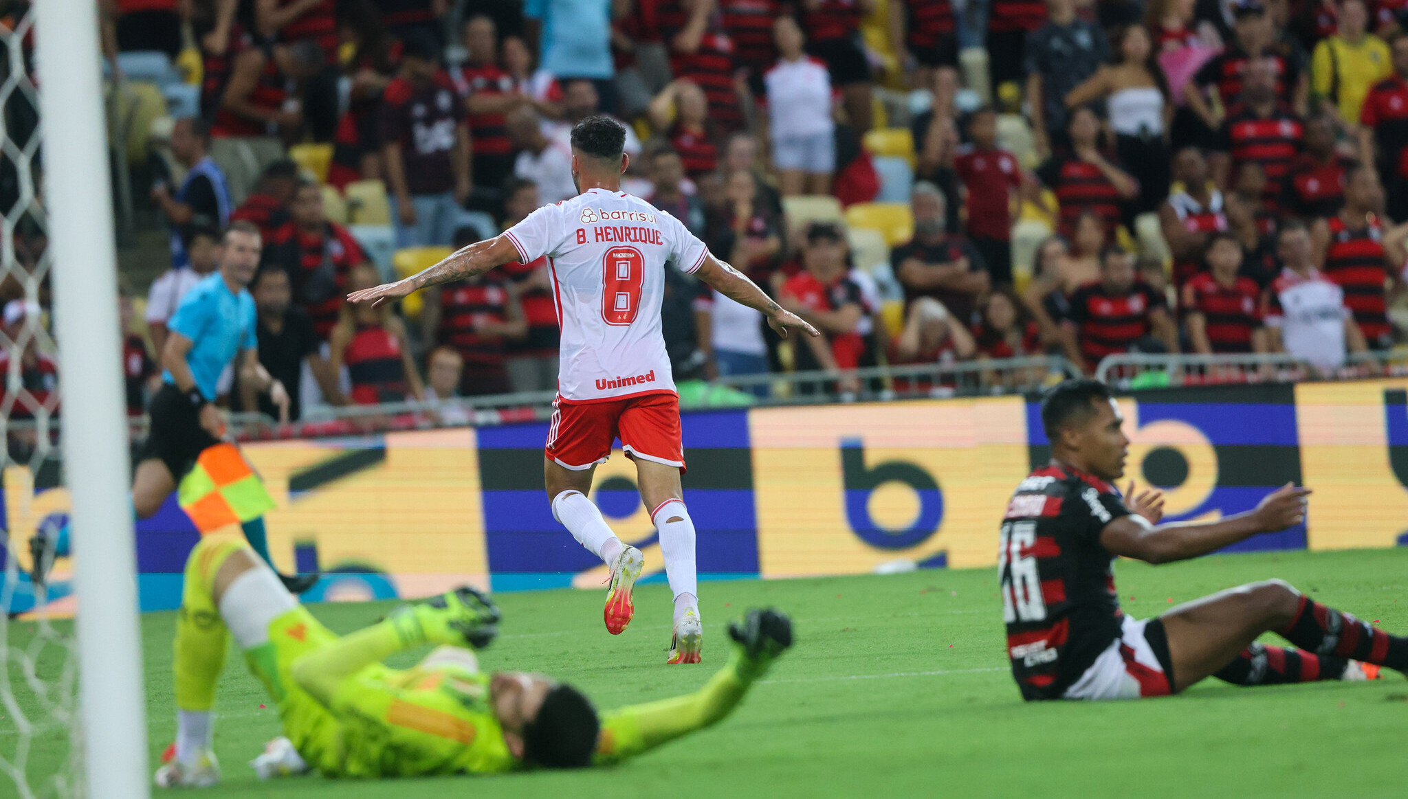 Golaço de Bruno Henrique ganha destaque e entra em disputa por prêmio