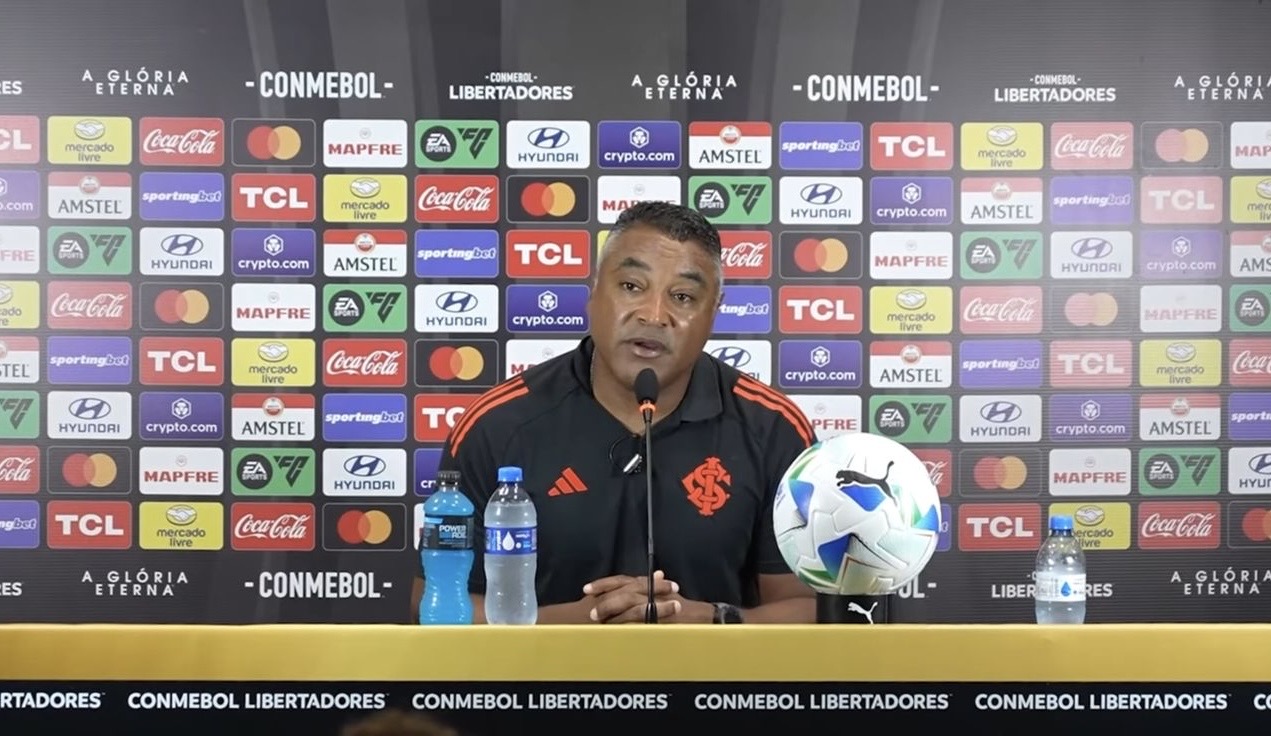 Repercute fala de Roger Machado sobre a priorização por algum dos títulos em disputa; veja