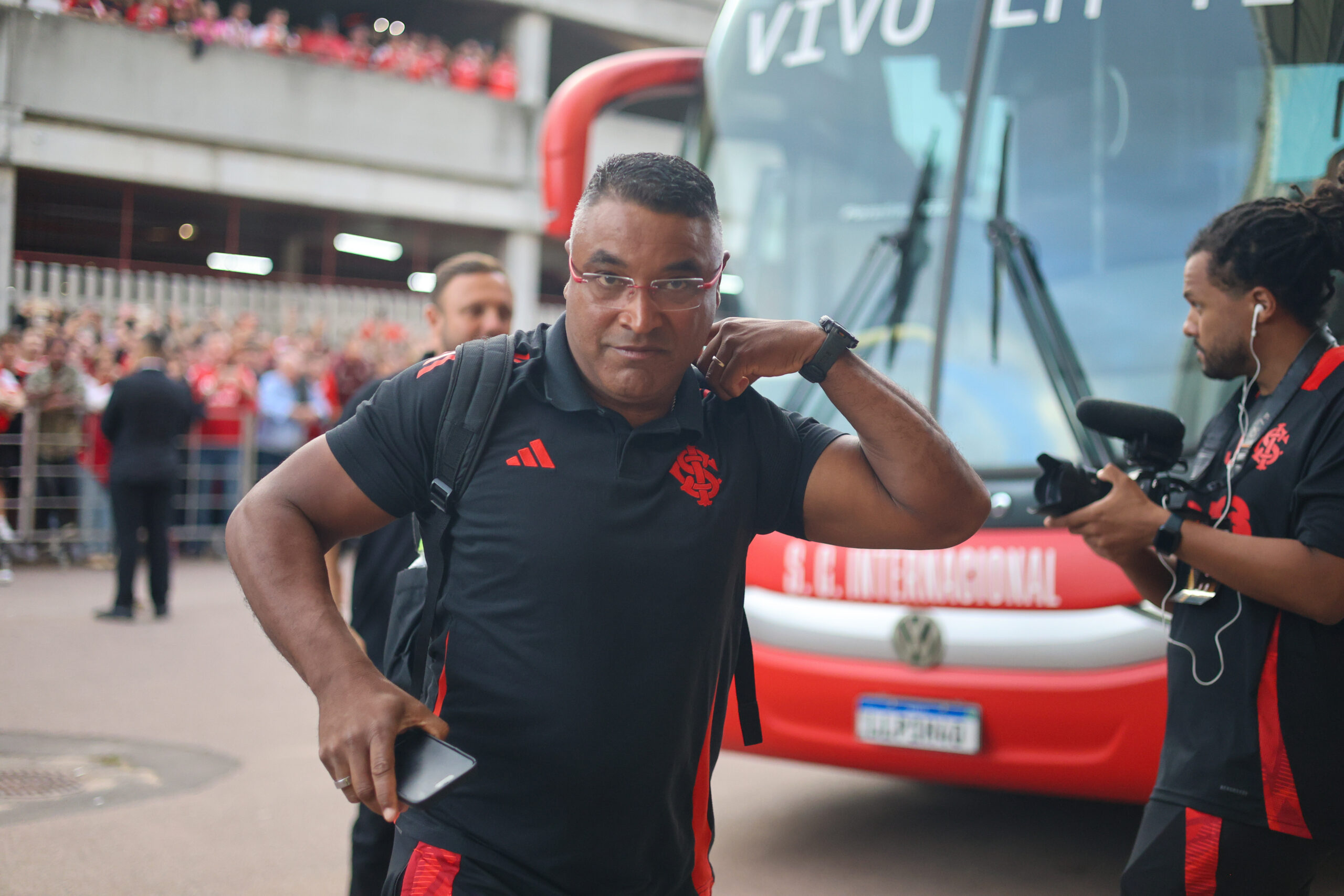 Roger Machado cita Felipão ao elogiar atuação de lateral