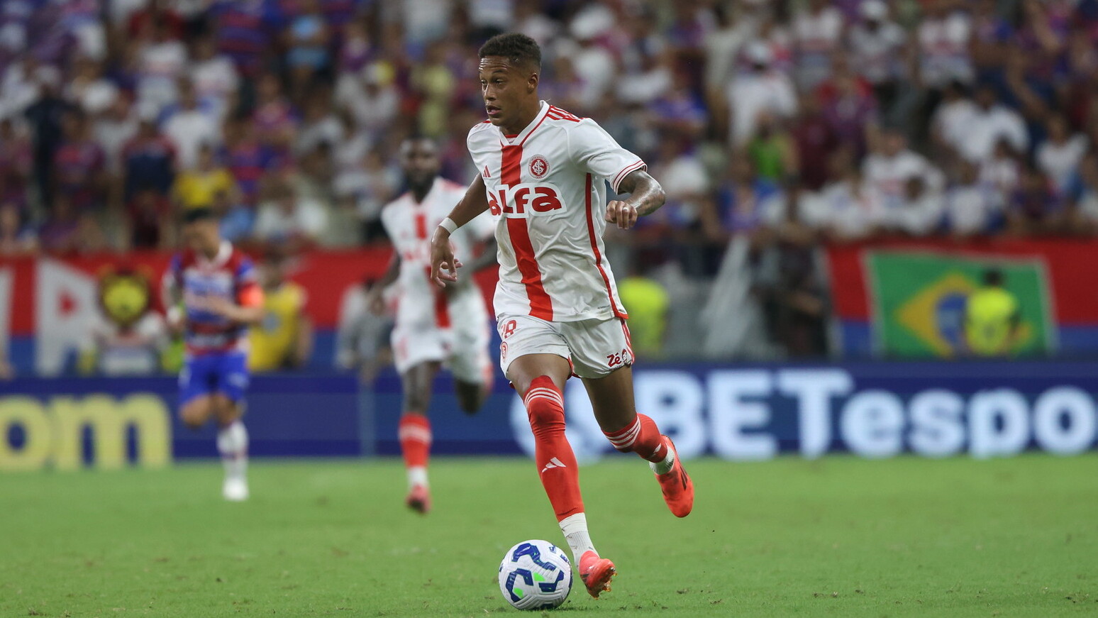 Uma informação sobre Vitinho que preocupa o Inter visando o Gre-Nal 447
