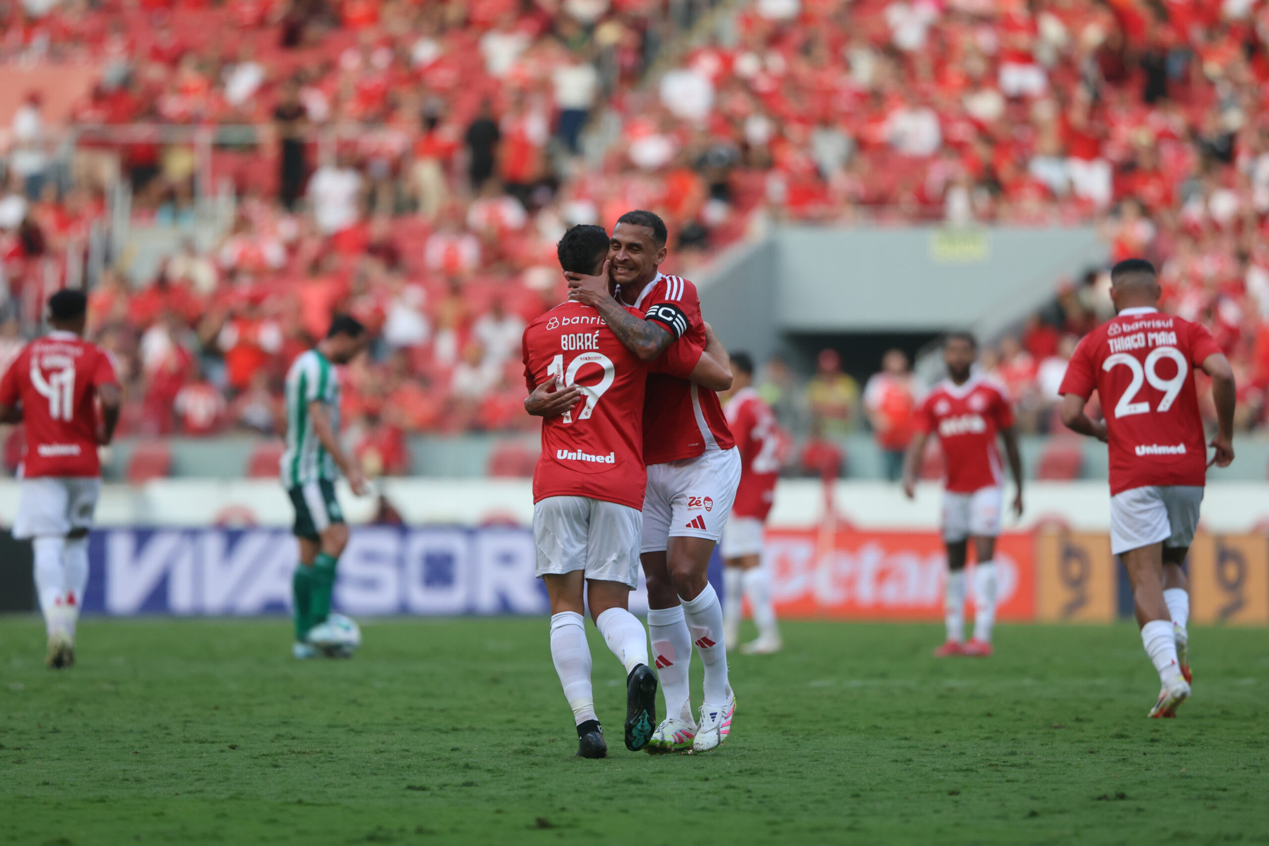 Alan Patrick valoriza companheiros após show de assistências em vitória do Inter: “Mérito de todos”