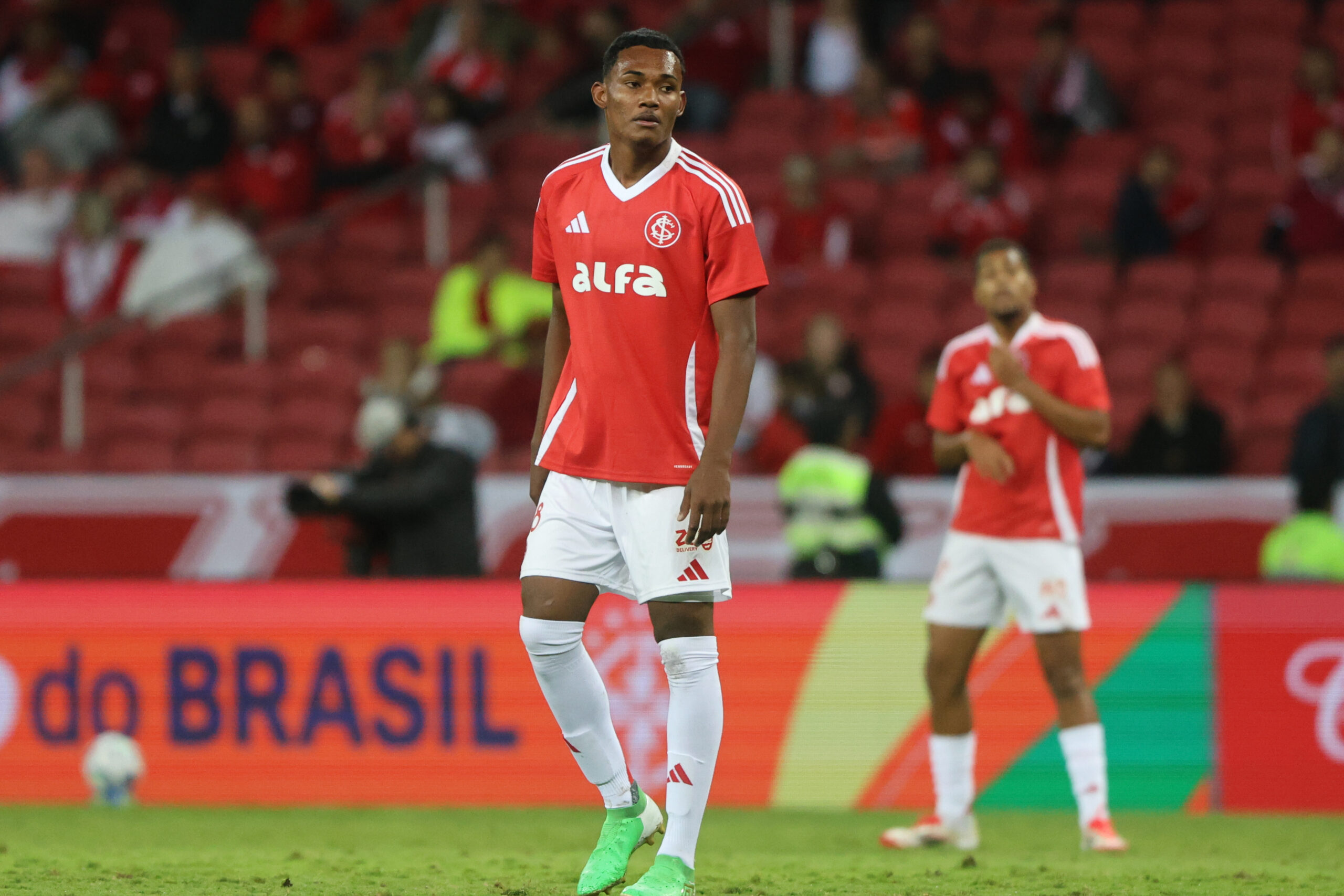 Raikkonen quase brilha no Beira-Rio e recebe elogios de Roger: “Escolhi ele justamente para esse tipo de jogo”