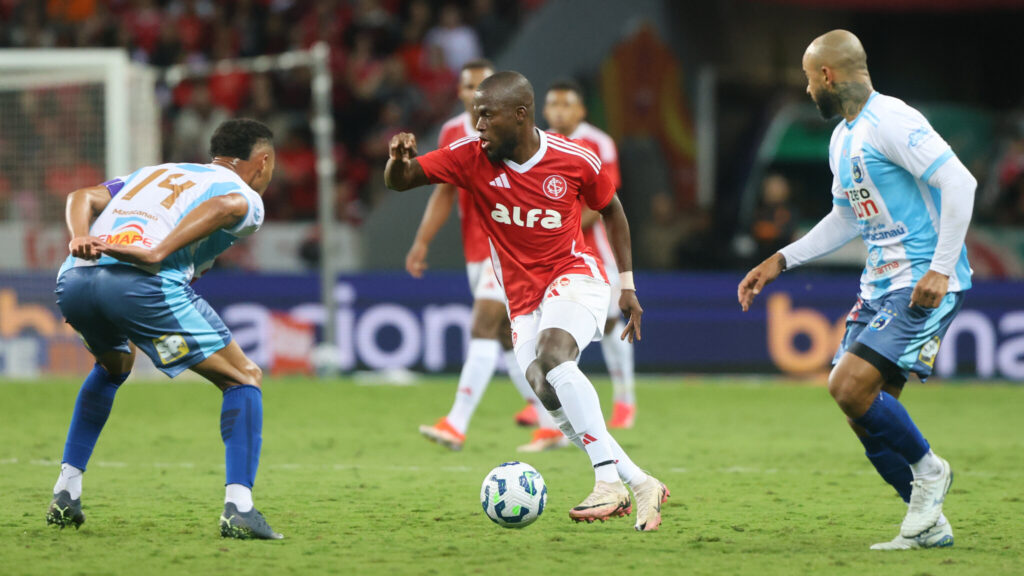 Pressionado pela seca de gols, Vice do Inter quebra silêncio sobre reforços no ataque