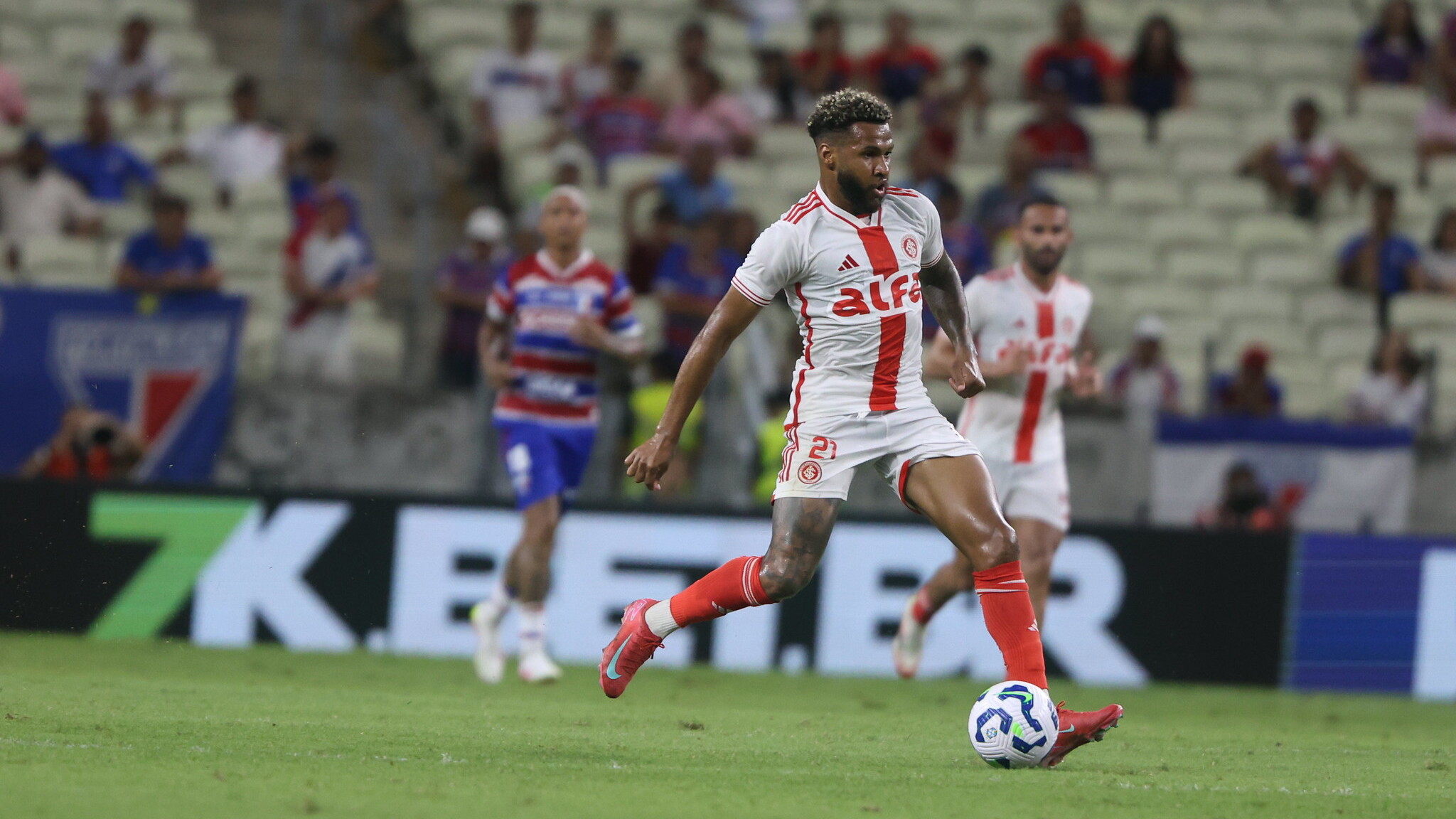 Um levantamento impressionante envolvendo o atacante Wesley