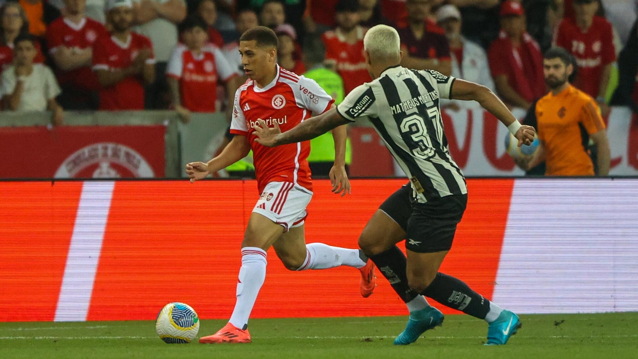 Como chega o Botafogo para encarar o Inter no Brasileirão