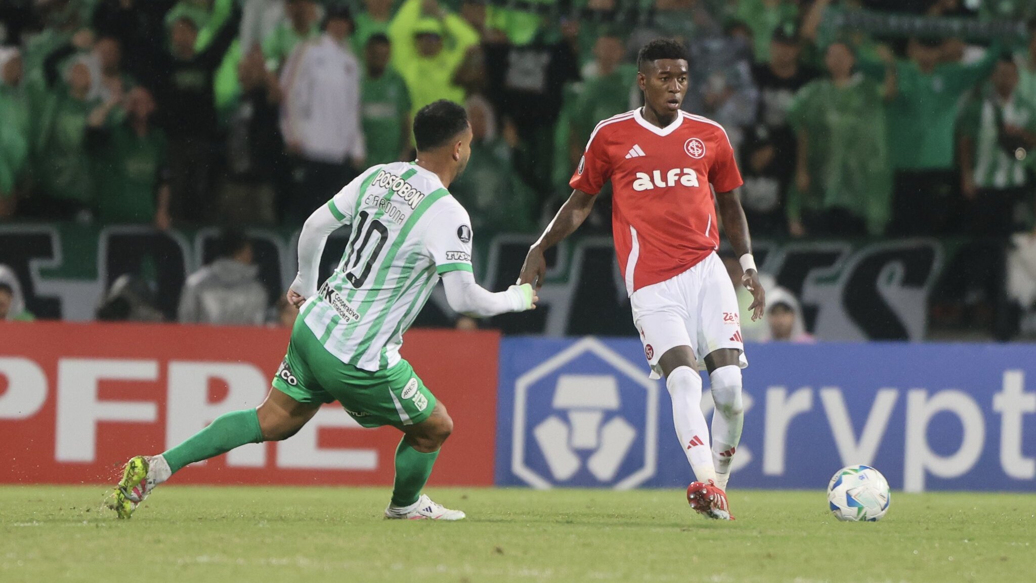 Alerta vermelho: defesa do Inter desaba e vive pior momento da temporada