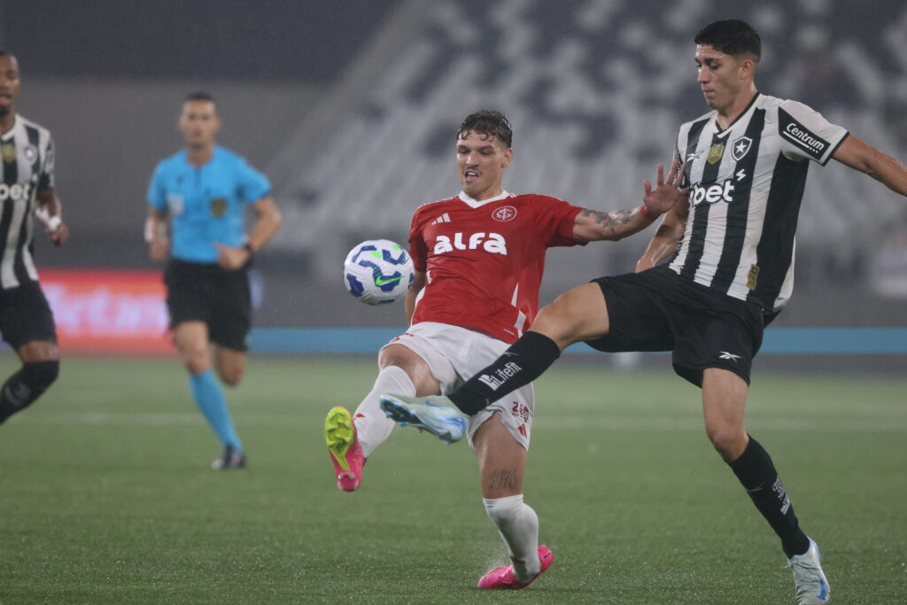 Vexame no Nilton Santos: Inter leva 4 a 0 do Botafogo e entra em alerta no Brasileirão