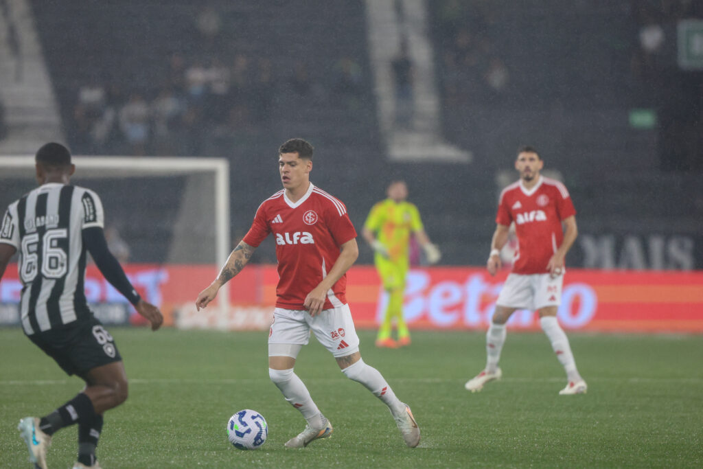 Ronaldo desabafa após goleada: “Não existe tomar gol de lateral. Foi falta de atenção”