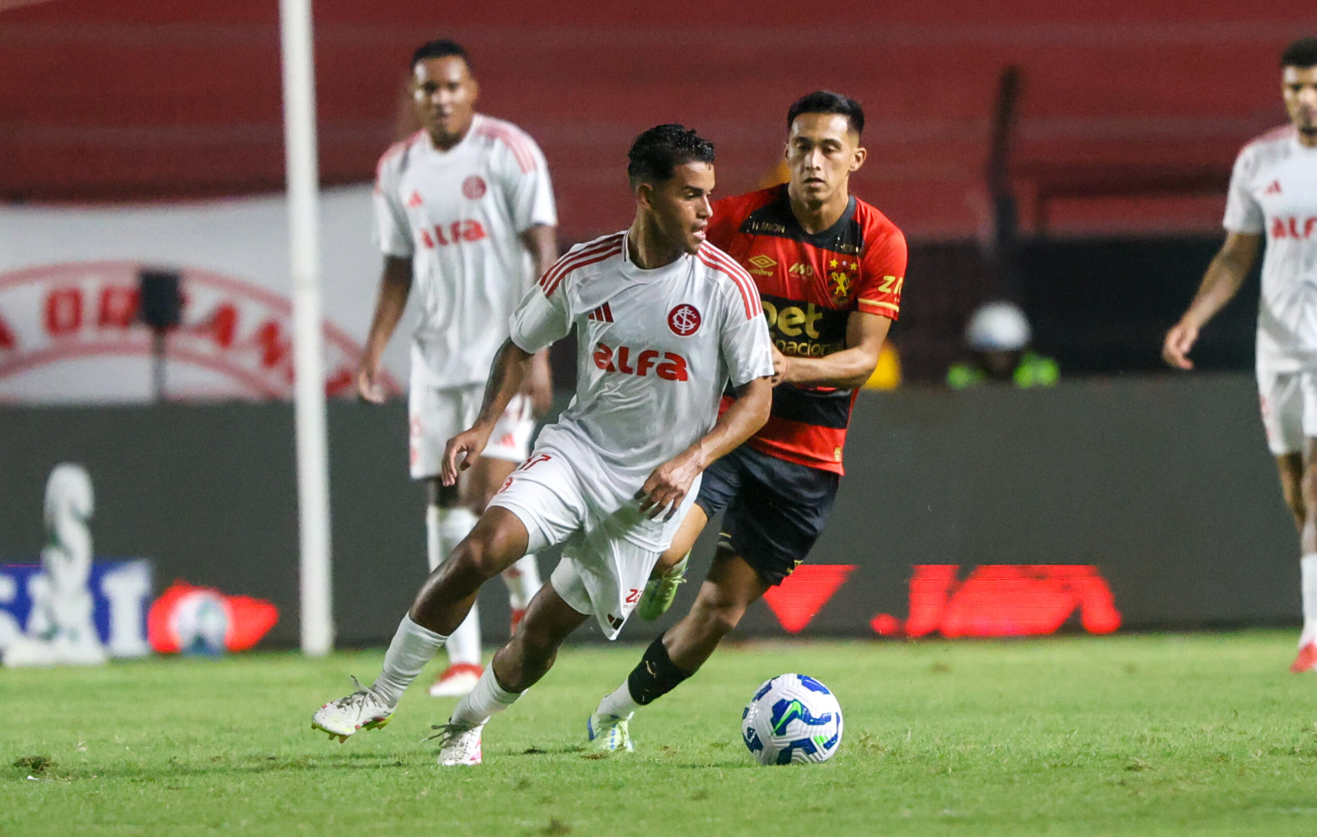 Um resumo do que foi Sport x Inter na Ilha do Retiro
